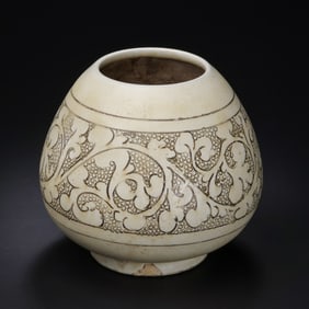 A white-glazed chicken-heart jar with carved floral patterns from the Cizhou kiln of the Northern
