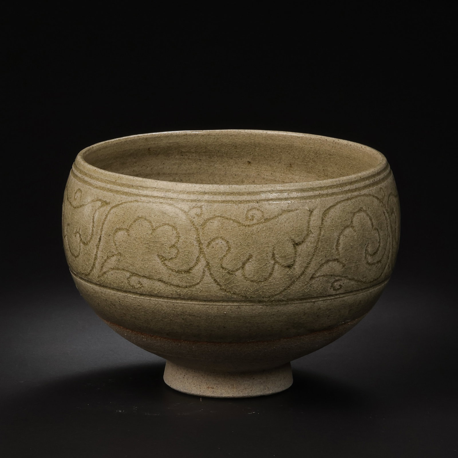 Celadon bowl from Xiangzhou kiln in the Sui Dynasty, China (1 of 9)