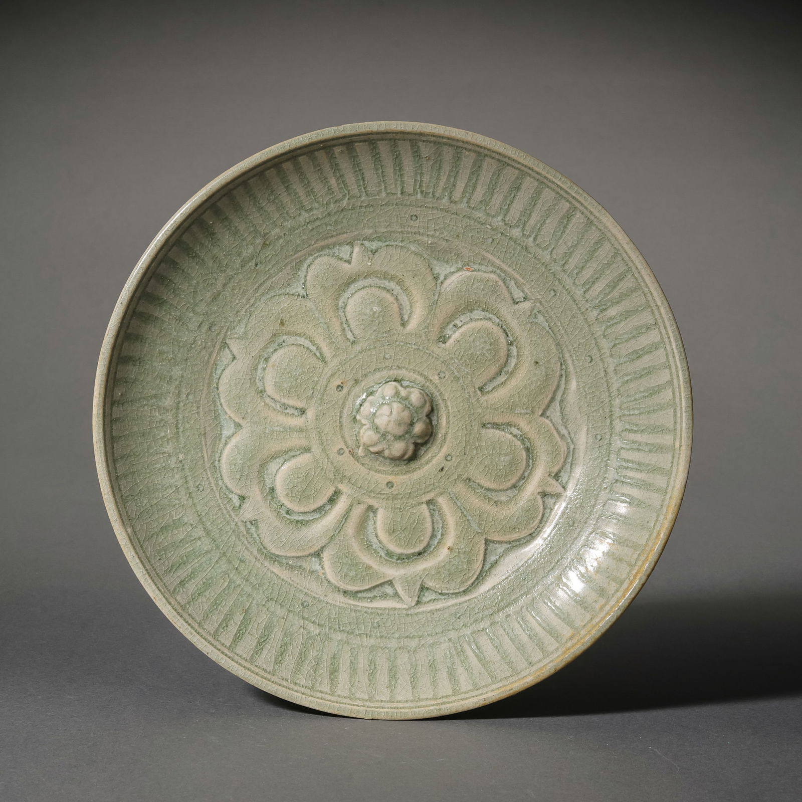 Chinese Sui Dynasty Xiangzhou Kiln Celadon Plate with Appliqué Floral Pattern (1 of 6)