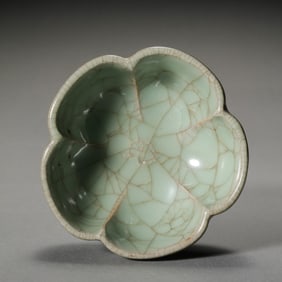 Longquan celadon flower-shaped cup from the late Tang and Five Dynasties period in China