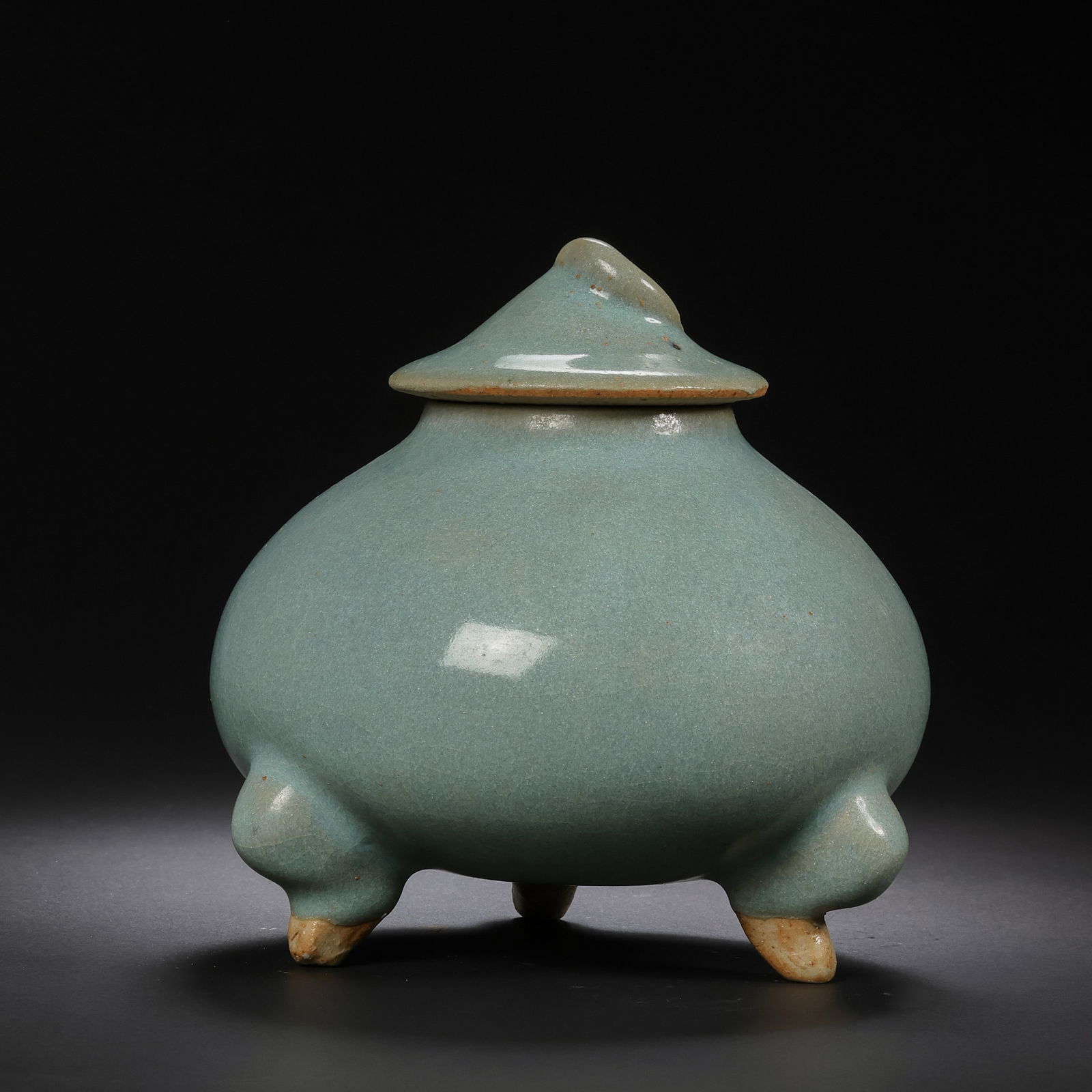 three-legged covered incense burner with sky-blue glaze from the Jun kiln of the Northern Song (1 of 7)