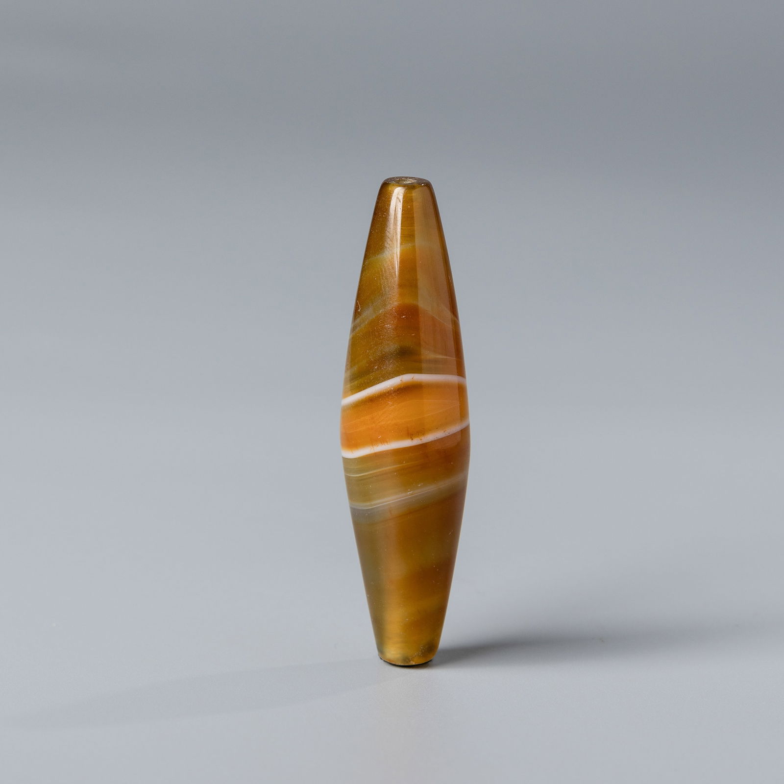 NEAR EASTERN BACTRIAN ANTIQUE AGATE STONE OLD BEAD: Near Eastern Bactrian Antique Agate Stone Old Bead. Size Detail : 6 x 1.6cm Weight : 18gram*If you win the item, we will provide customized packaging tailored specifically for your goods. If you have