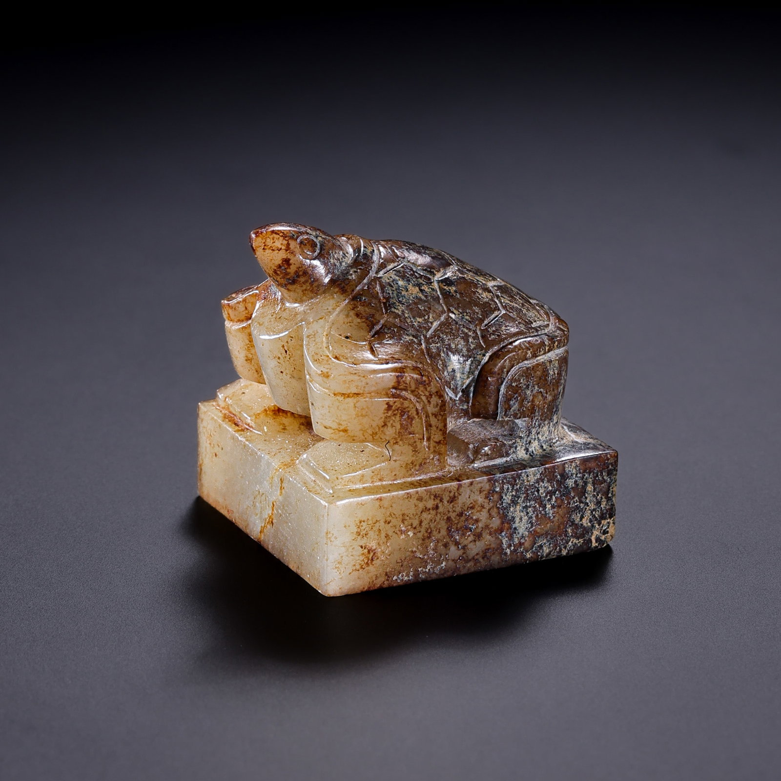 A RARE AND EXQUISITE WHITE JADE 'TORTOISE' KNOT SEALWARRING STATES PERIOD TO HAN DYNASTY (C. 3RD: Description This rare personal seal is masterfully carved from a single, compact block of Hetian white jade, exhibiting a delicate, unctuous "mutton-fat" luster. The stone is distinguished by a locali