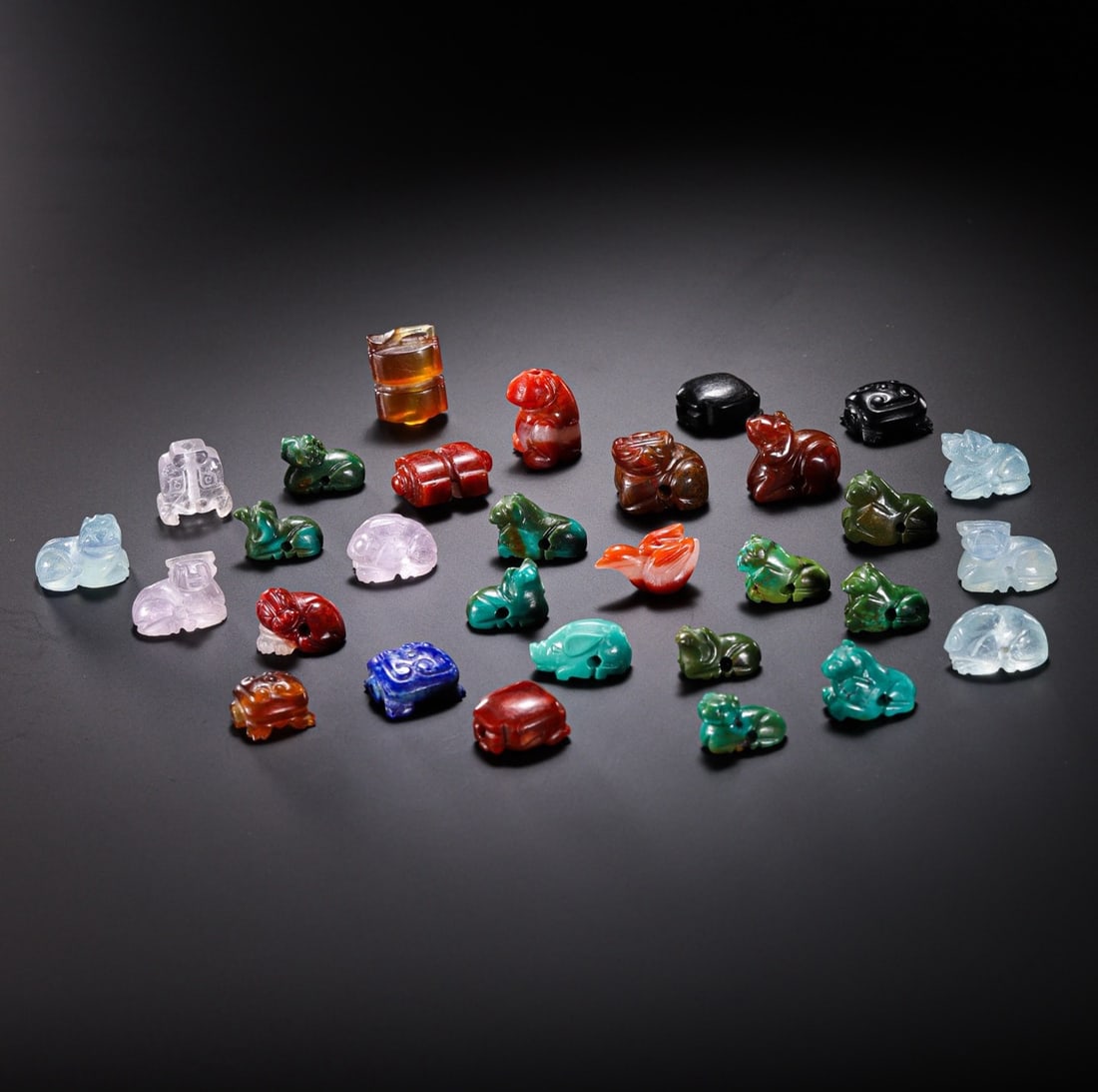 A GROUP OF MIXED SEMI-PRECIOUS STONE AND JADE ANIMAL CARVINGS WESTERN ZHOU TO HAN DYNASTY (11TH (1 of 17)