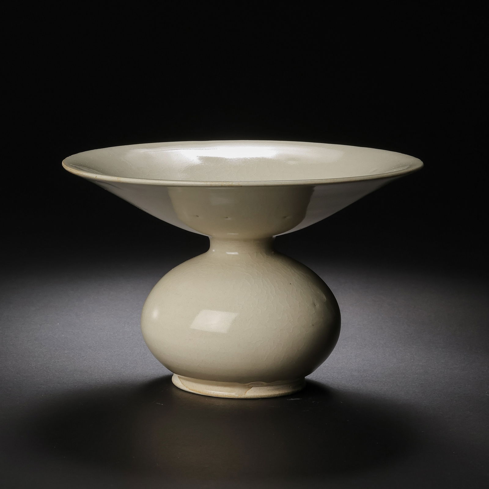 A RARE WHITE-GLAZED 'ZHADOU' (LEYS JAR)XING WARE, FIVE DYNASTIES PERIOD (10TH CENTURY) (1 of 11)