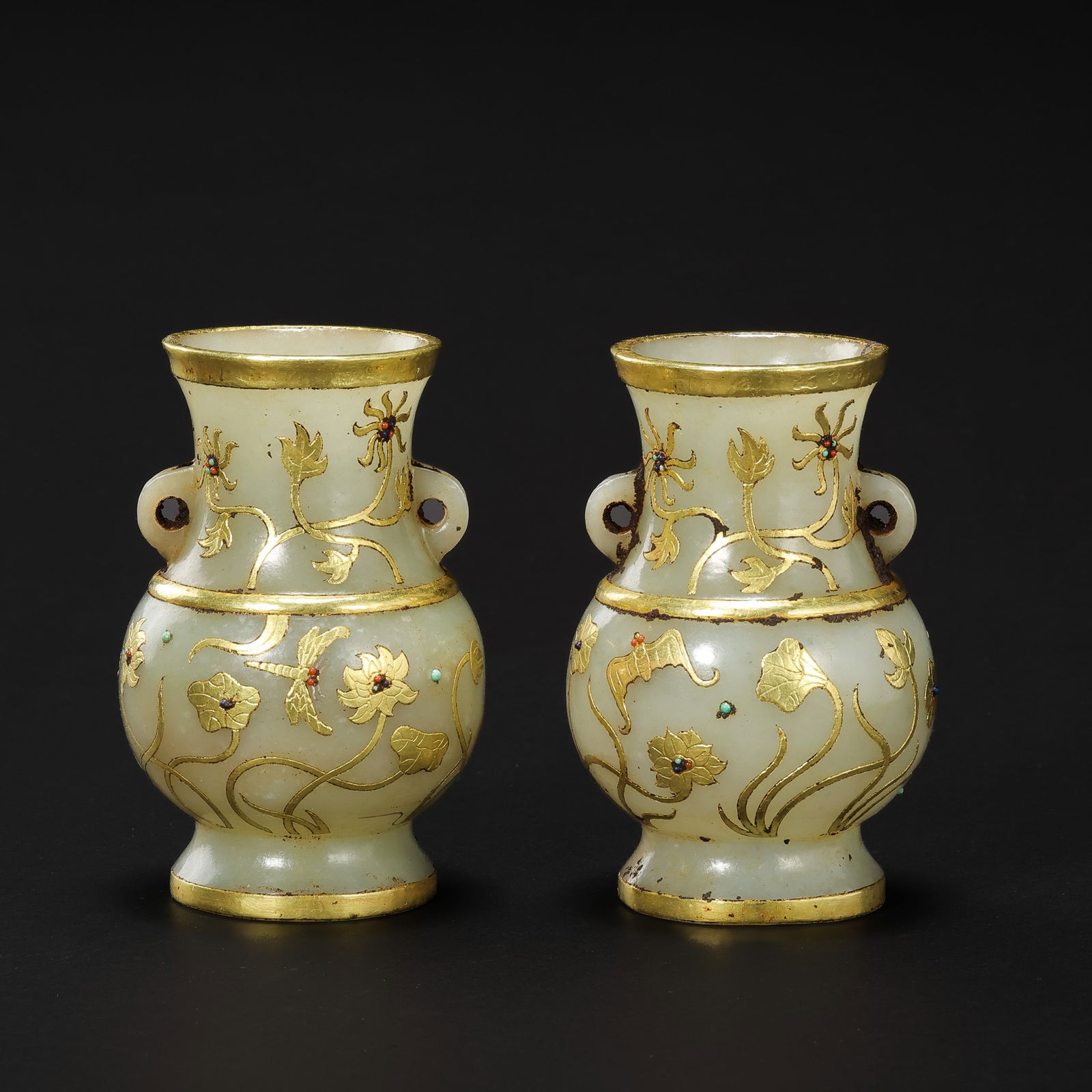 A RARE AND MAGNIFICENT PAIR OF GOLD-INLAID AND GEM-SET WHITE JADE VASES,PINGHAN DYNASTY (206 BC –: Description This exceptional pair of miniature vases is masterfully fashioned from translucent Hetian white jade, each exhibiting an elegant globular body rising to a short, shallow foot ring. The sho