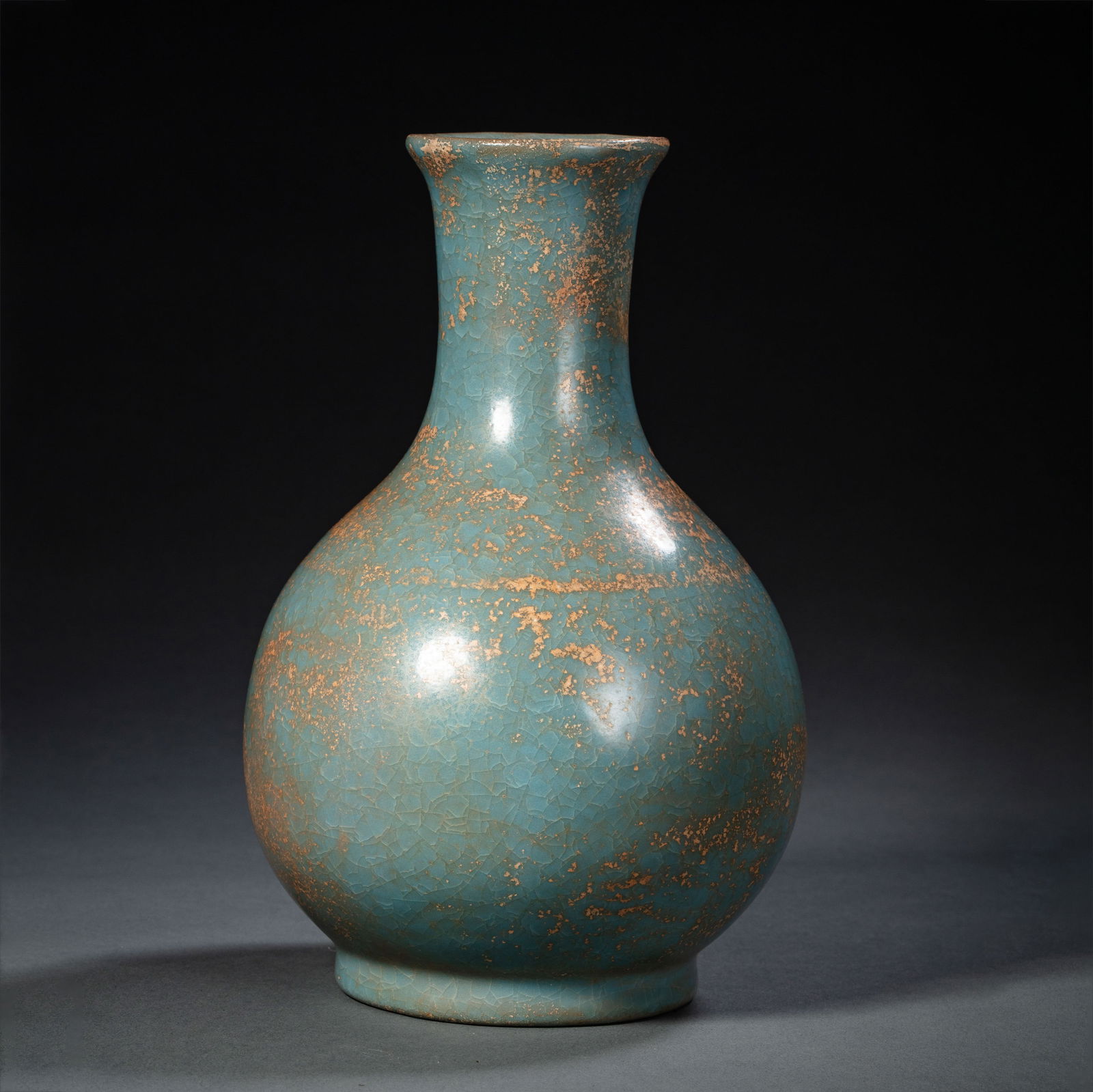 A MAGNIFICENT AND EXTREMELY RARE 'RU' WARE 'SKY-BLUE' GLAZED BOTTLE VASENORTHERN SONG DYNASTY (1 of 9)