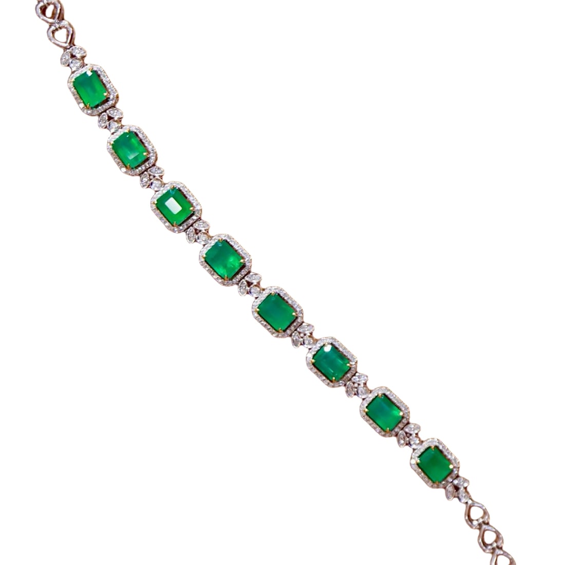 CGRL 18KGOLD AND DIAMOND BRACELET SET WITH NATURAL EMERALDS: Main Stone: 4.81 ct. Diamonds: 0.656 ct. Weight. 9.73 gram.*If you win the item, we will provide customized packaging tailored specifically for your goods. If you have any specific requests, please
