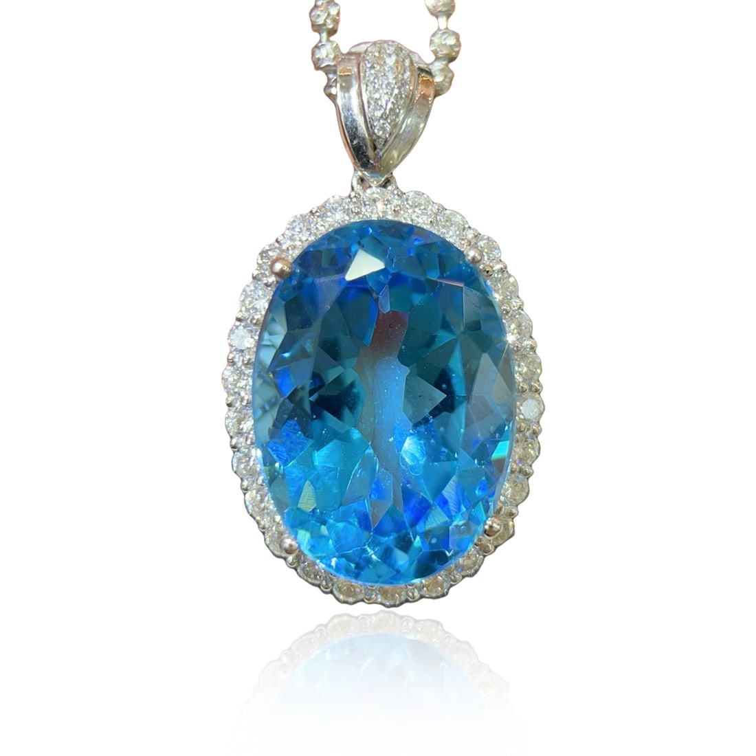 18KGOLD AND DIAMOND PENDANT SET WITH NATURAL GEMSTONES: Main Stone: 14.9 ct. Diamonds: 0.982 ct. Weight. 6.5 gram. *If you win the item, we will provide customized packaging tailored specifically for your goods. If you have any specific requests, please do