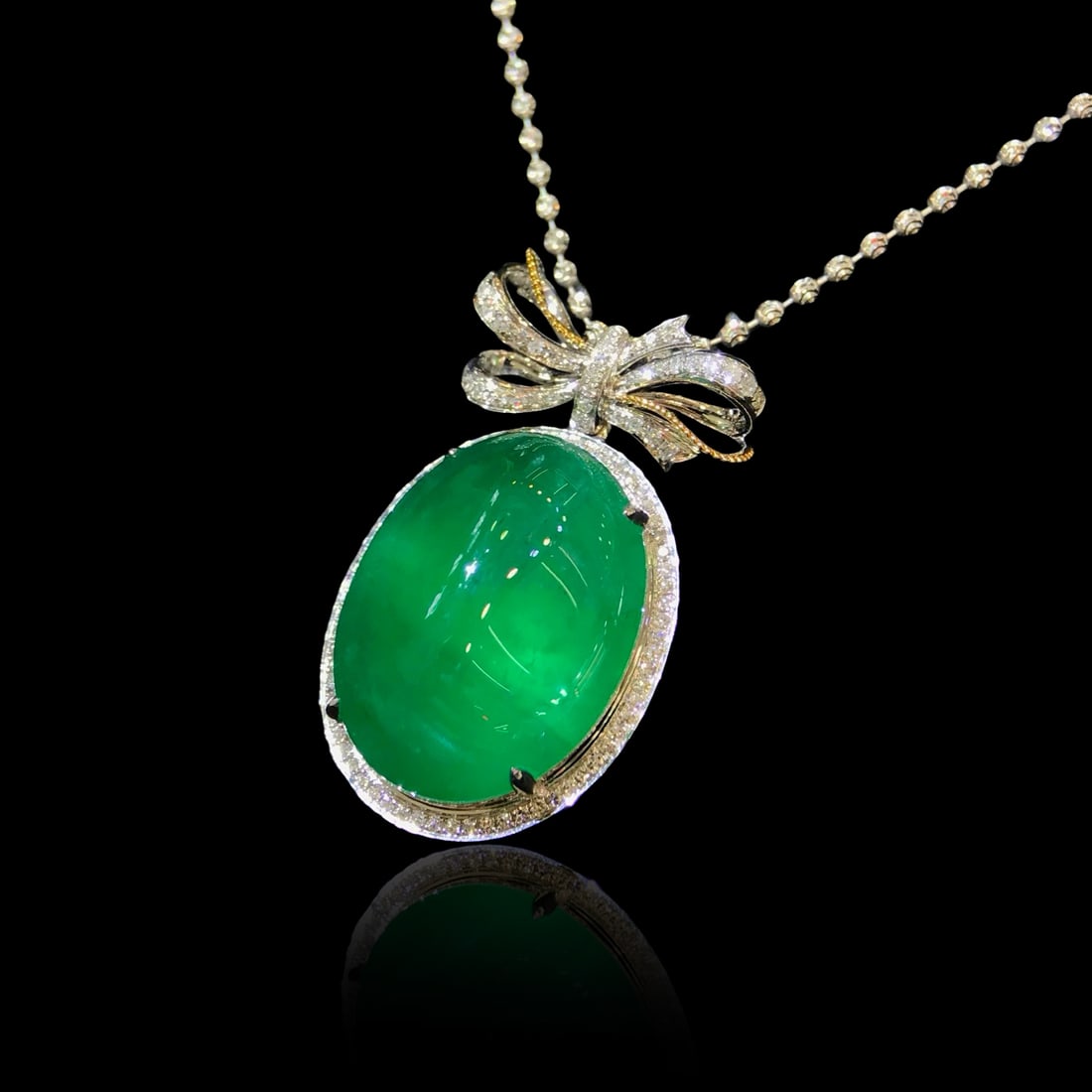 CGRL 18KGOLD AND DIAMOND NECKLACE SET WITH NATURAL EMERALD: Main Stone: 19.12 ct. Diamonds: 0.3 ct.*If you win the item, we will provide customized packaging tailored specifically for your goods. If you have any specific requests, please do not hesitate to con