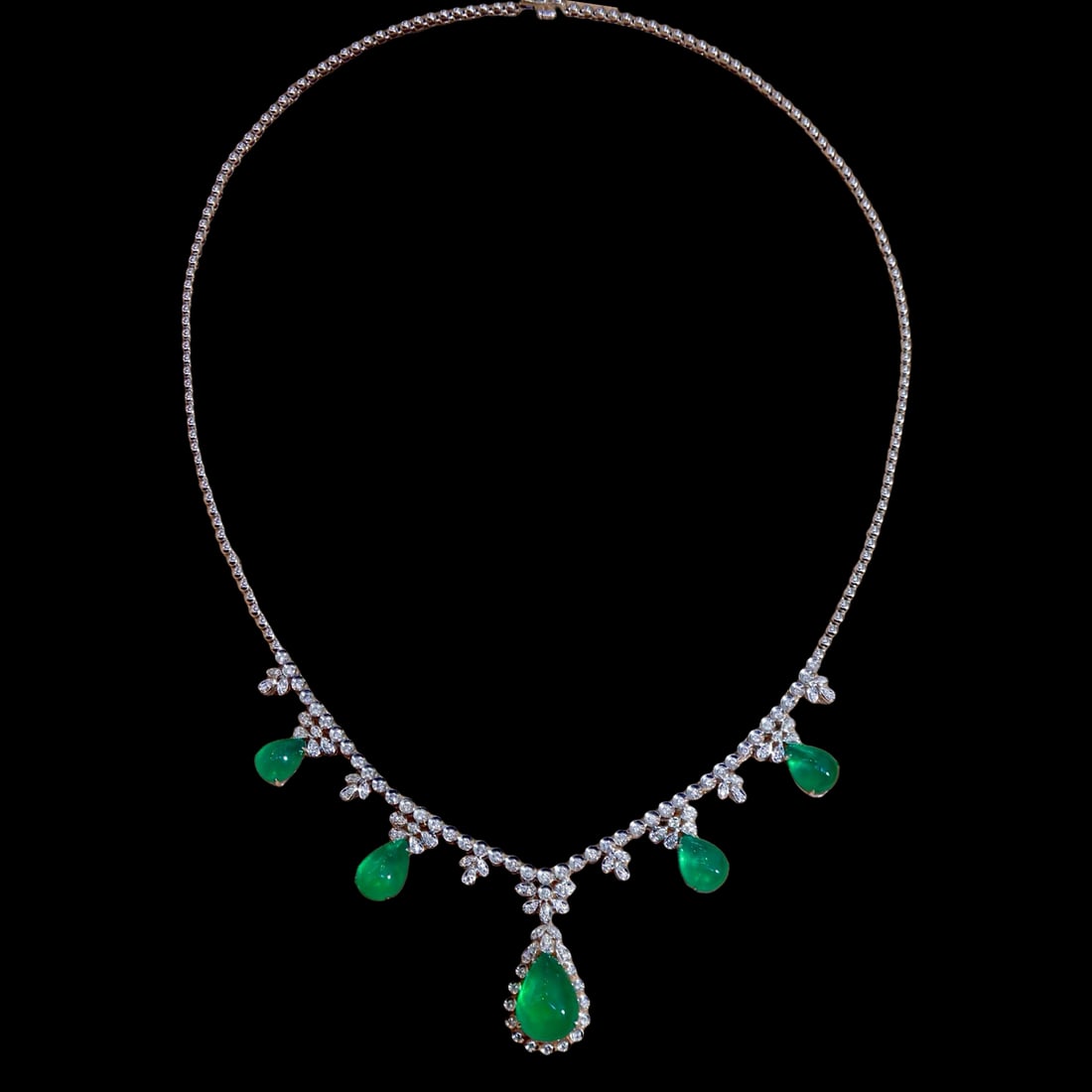 CGRL 18KGOLD AND DIAMOND NECKLACE SET WITH NATURAL EMERALD: Main Stone: 11.74 ct. Diamonds: 0.74 ct.Weight. 22.7 gram. *If you win the item, we will provide customized packaging tailored specifically for your goods. If you have any specific requests, please do