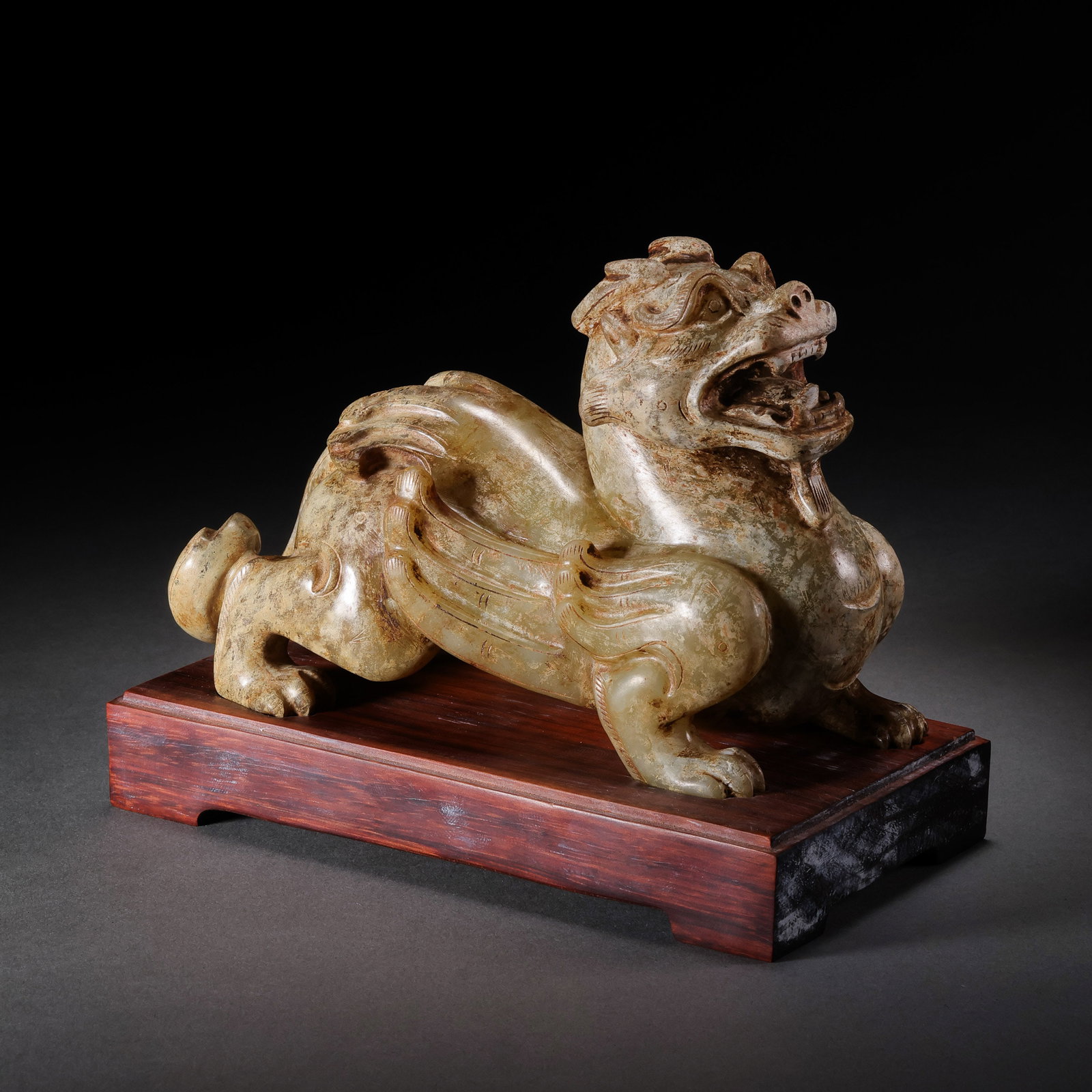 Jade Bixie from the Han Dynasty in China: H . 10 cm . L . 11 cm . Weight 899 gram .