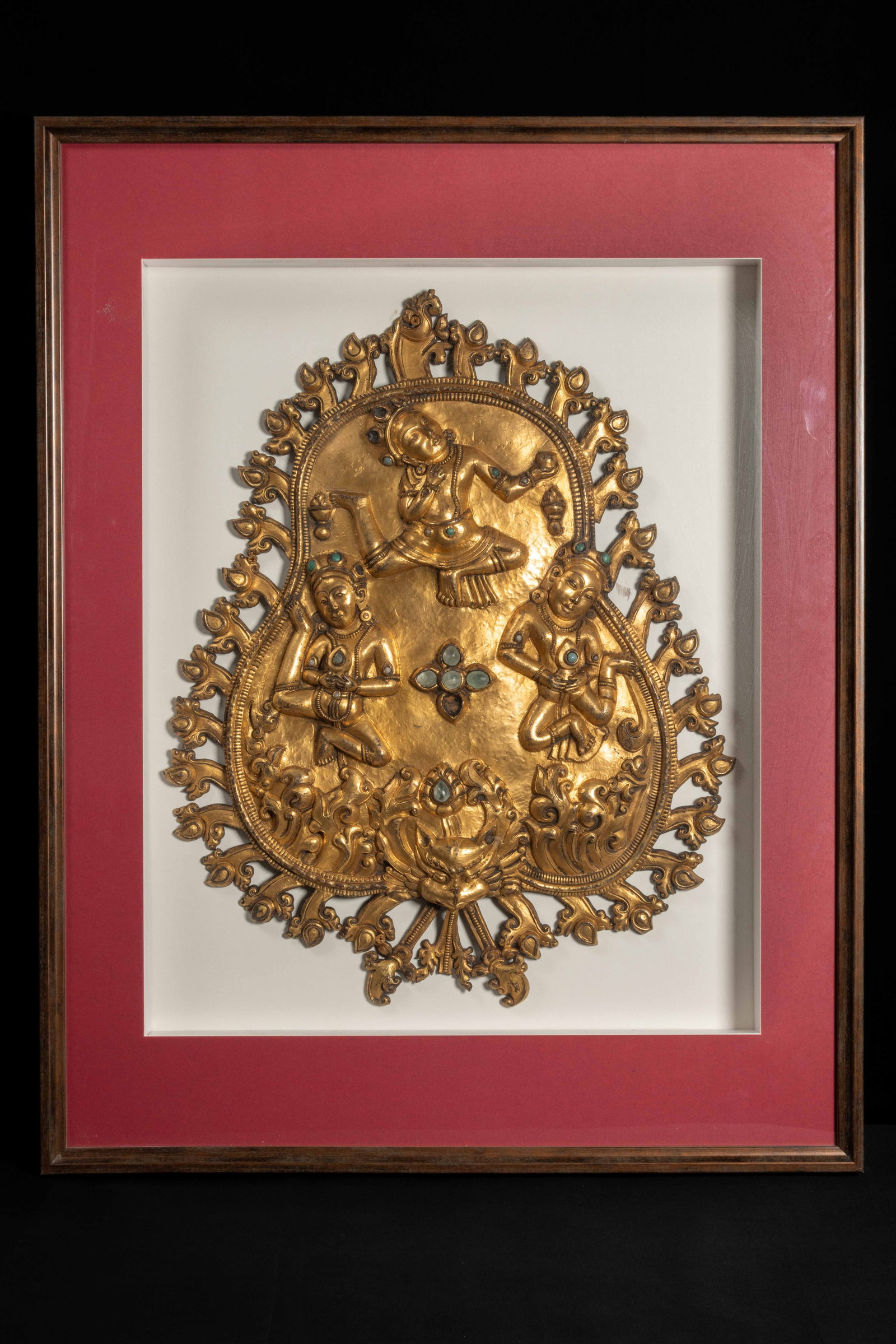 Gilded Bronze Buddhist Tablet from the Ming Dynasty in China: H . 87.5 cm . D .69 cm .