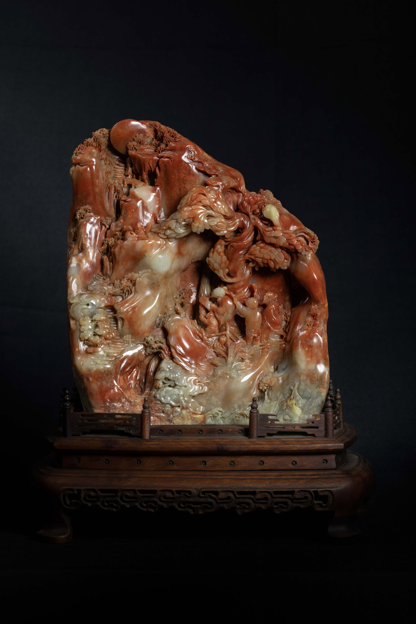 Chinese Qing Dynasty Shoushan Hibiscus Stone Carved Ornament: H . 27 cm . L . 19 cm .