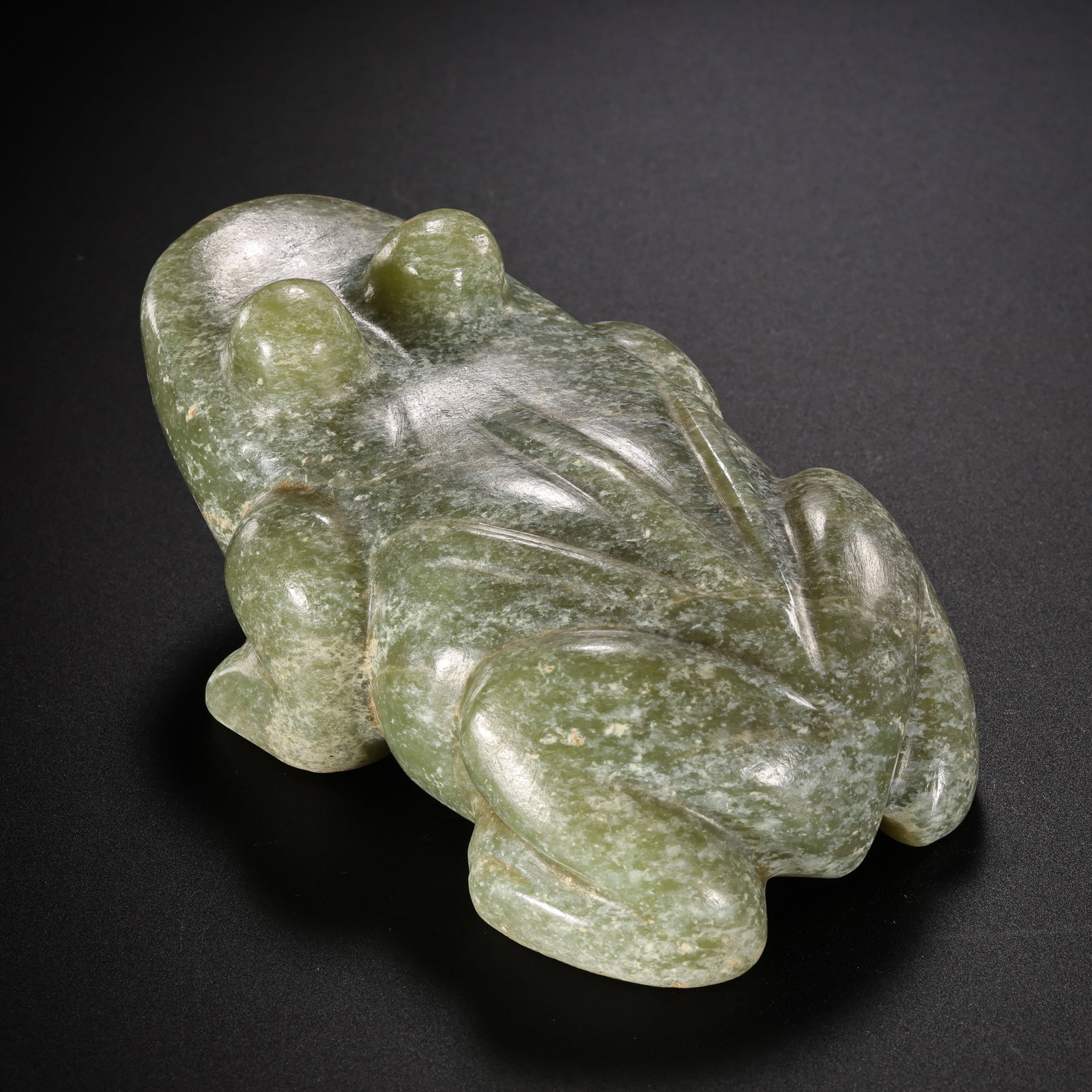 Jade toad from the Hongshan Culture of the Hongshan Period in China: H . 9.5 cm . W . 4.5 cm . Weight 330 gram .