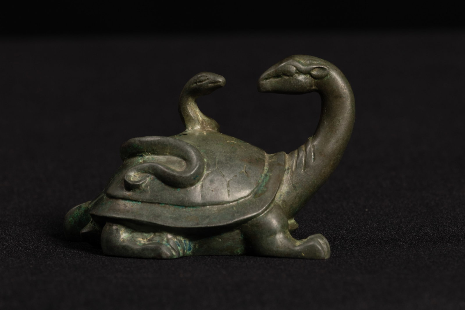 Chinese Han Dynasty Bronze Xuanwu Ornament: H . 6 cm . L . 6.5 cm .