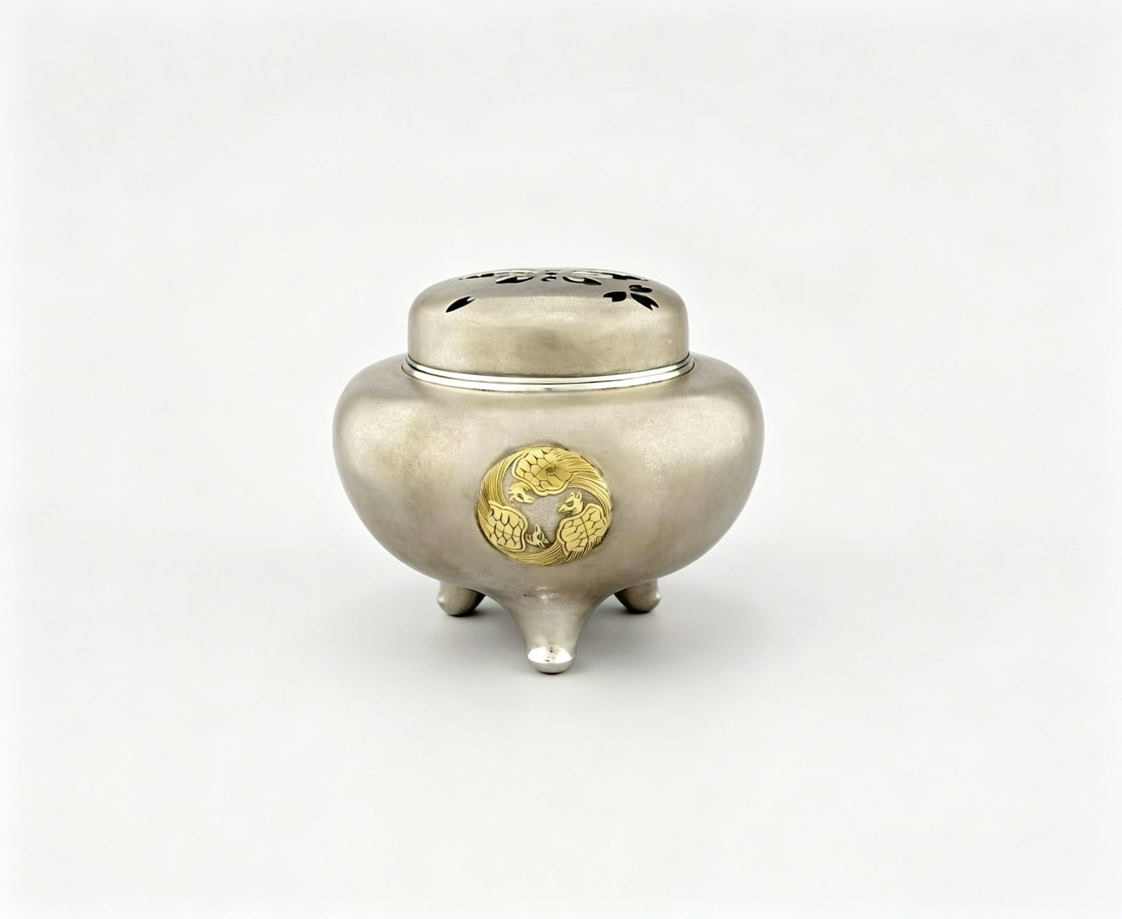 Three-Legged Incense Burner with Gold-Inlaid Turtle Motifs, Solid Silver, Made by Takeya Main Store: Three-Legged Incense Burner with Gold-Inlaid Turtle Motifs, Solid Silver, Made by Takeya Main Store of Kondo-do, Showa Period, JapanBasic InformationObject Name: Three-Legged Solid Silver Censer with 