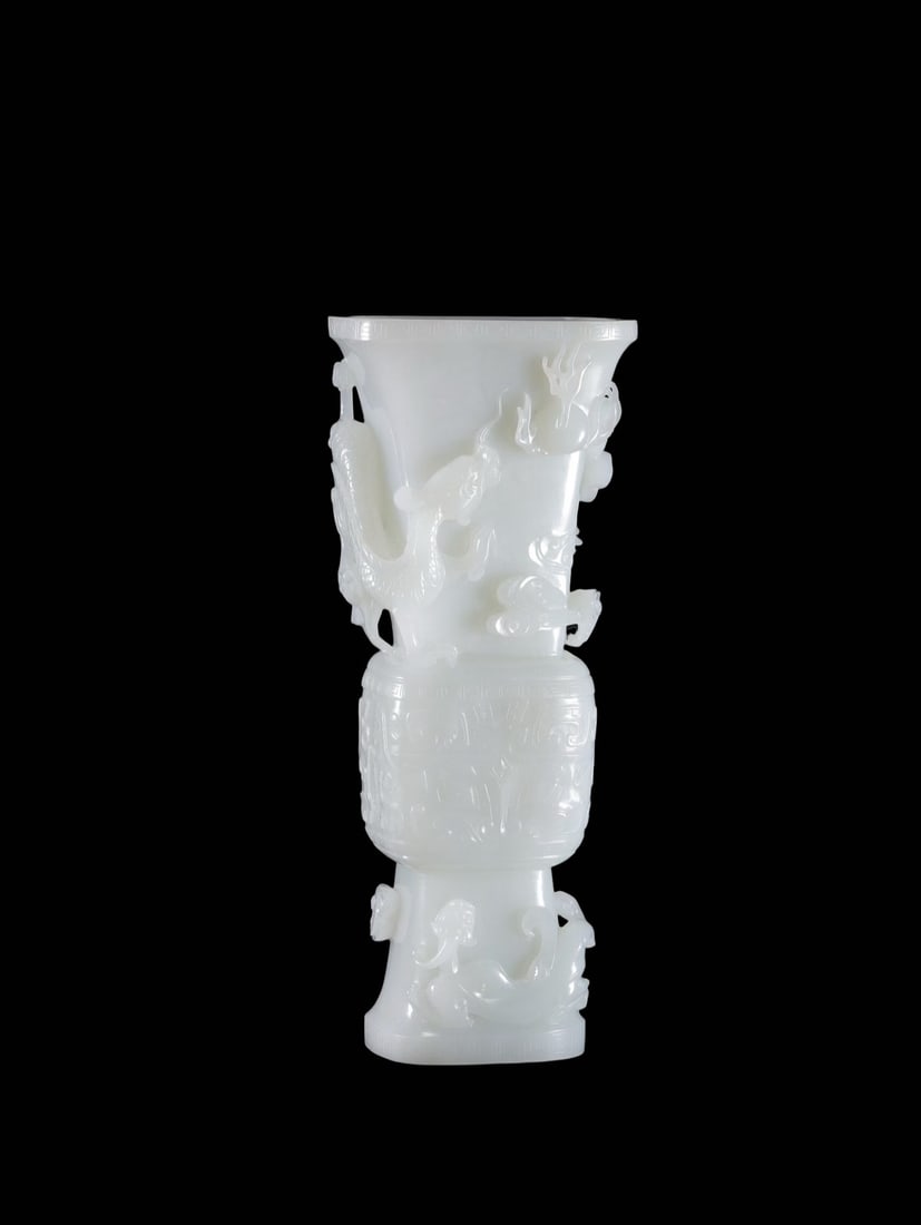 Mid-Qing Dynasty White Hetian Jade Gu Vase Carved with Dragon Patterns: Mid-Qing Dynasty White Hetian Jade Gu Vase Carved with Dragon PatternsI. Period Attribution ??Mid-Qing Dynasty, White Hetian Jade Gu Vase with Carved Dragon Patterns II. Basic Dimensions & Weight ??Ov