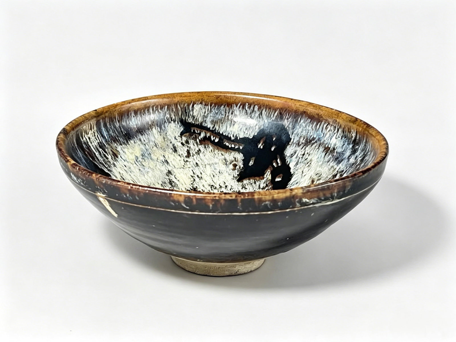 Song Jizhou Kiln Large Tea Bowl with Kiln Transformation Glaze & Paper-Cut Phoenix Pattern: I. Kiln Identification AnalysisCore Identification StandardsGlaze & Kiln Transformation TraitsThe exterior is fully covered with matte pure black wujin glaze, with natural russet protective glaze flow