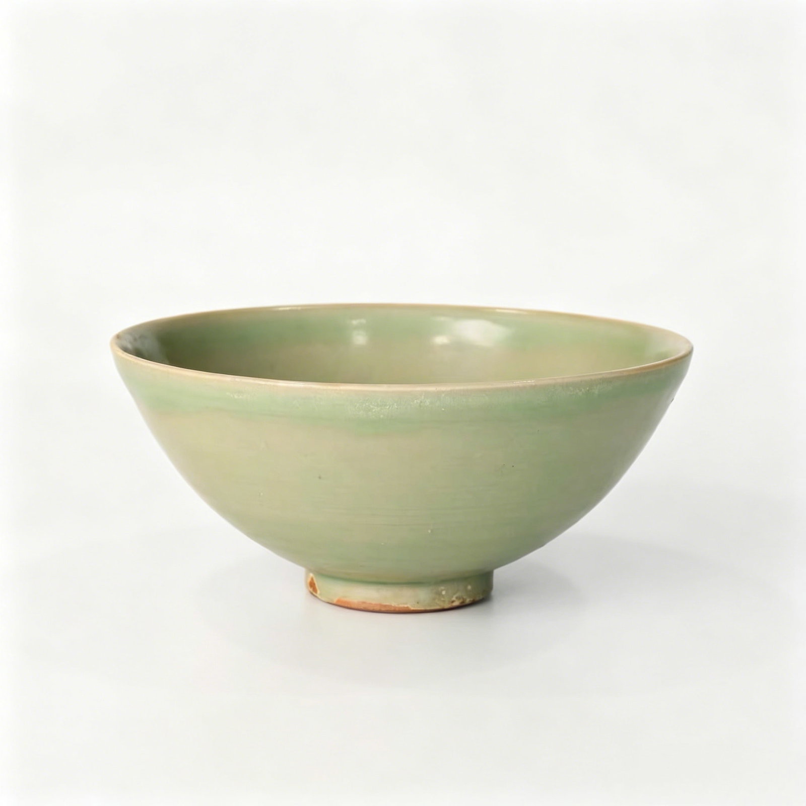 Early Southern Song Dynasty Longquan Kiln Plum Green Thick-Glaze Plain Thick-Bodied Bowl (1 of 4)