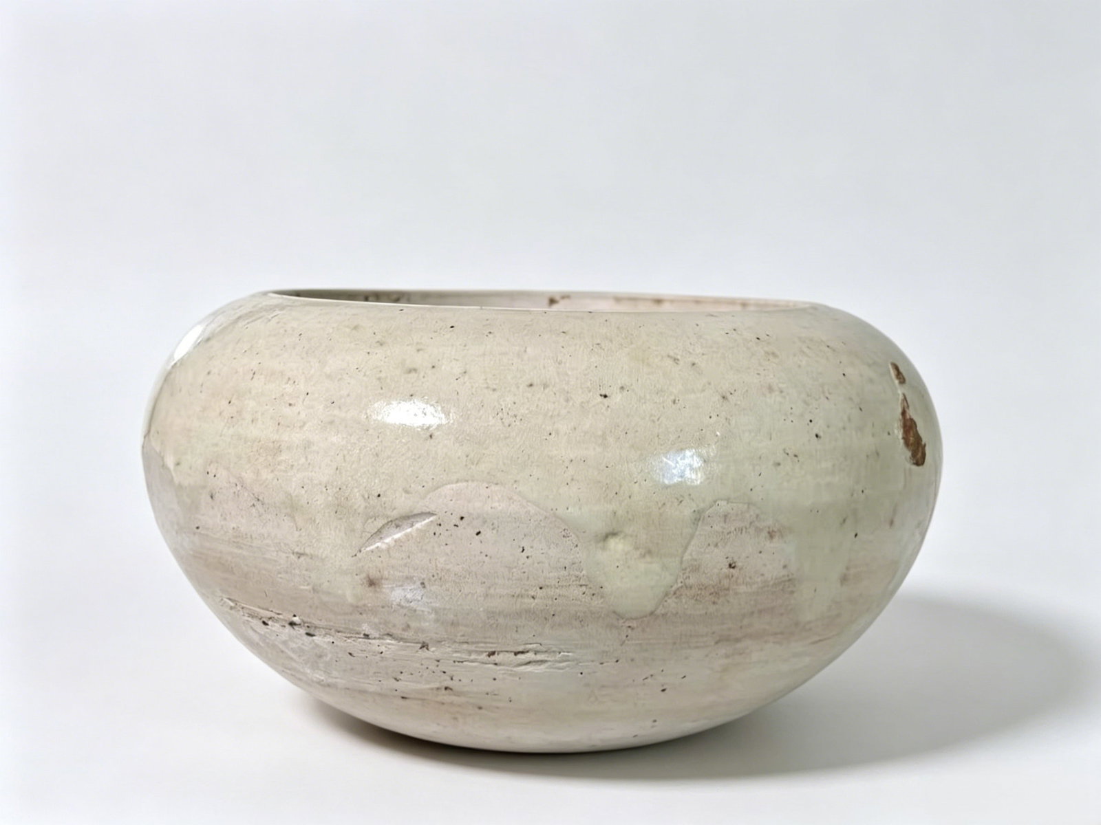 Sui Dynasty Lime-Based White Glaze Recessed-Rim Alms Bowl (1 of 5)