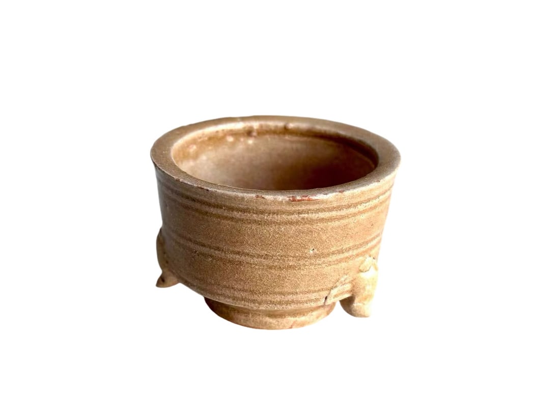 Ming Longquan Kiln Cream Yellow Glaze Censer with String Patterns and Three Feet (1 of 4)