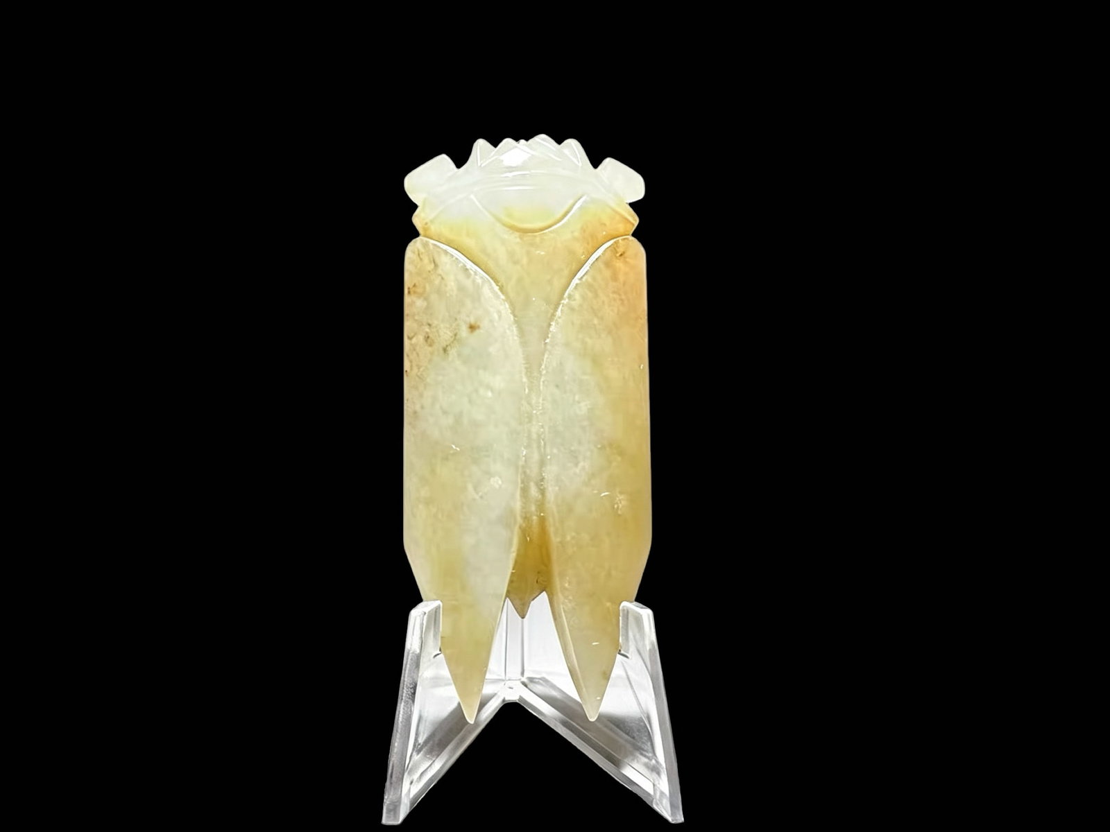 Hetian White Jade Han Eight-Knife Cicada (Burial Cicada Pendant): Hetian White Jade Han Eight-Knife Cicada (Burial Cicada Pendant)Proposed Date: Han Dynasty Eight-Knife CicadaDimensions: Overall length 7.5 centimeters (2.95 inches); crafted as a slender,