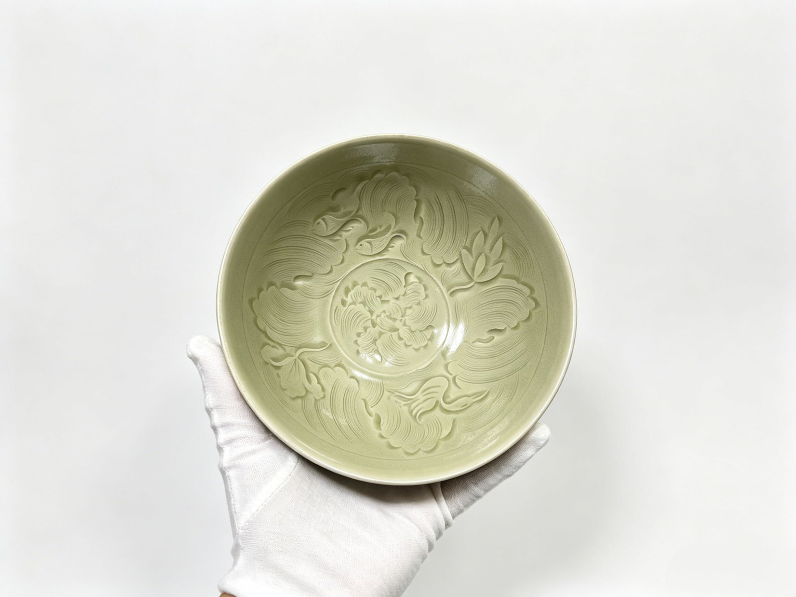 Early Northern Song Yue Kiln Celadon Wide-Mouthed Large Bowl with Incised Pond, Crane and Fish (1 of 4)