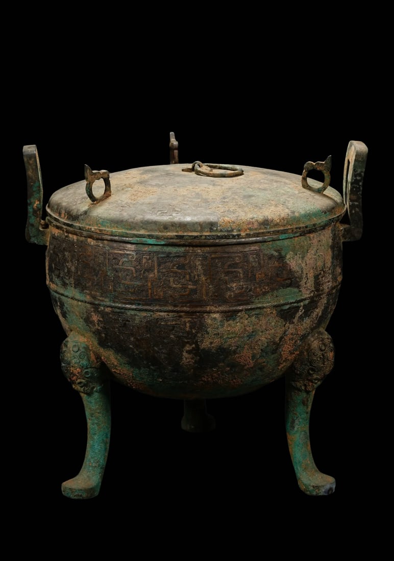 Bronze Tripod Cauldron with Full Pan-Chi Dragon Decoration and Cover, Spring and Autumn Period (1 of 8)