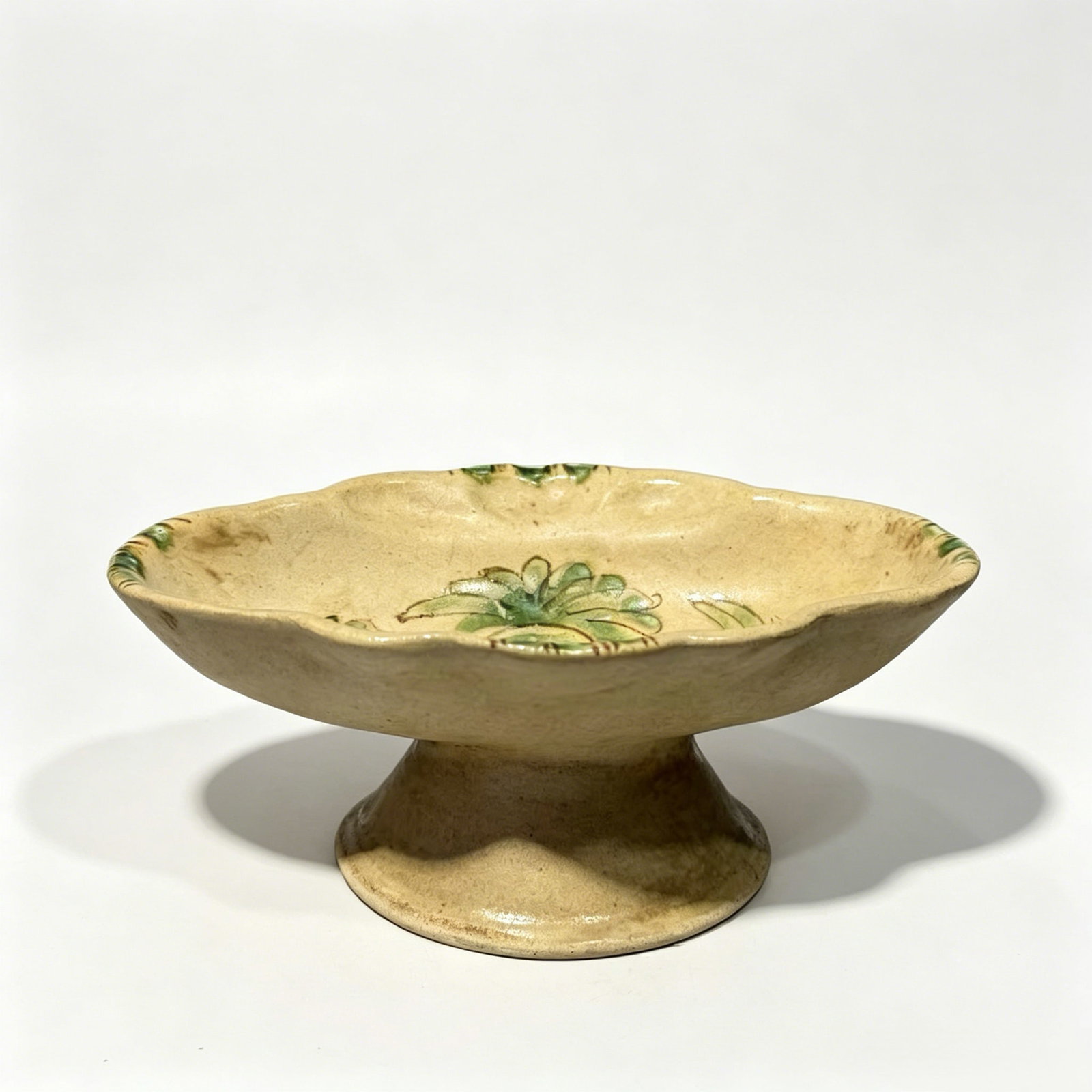 Changsha Ware White-Ground Green Painted Floral Begonia-Stemmed Offering Dish: Changsha Ware White-Ground Green Painted Floral Begonia-Stemmed Offering DishBasic Collection InformationKiln Site: Changsha Kiln (Tongguan Kiln), Hunan ProvinceProposed Period: Tang DynastyOverall He