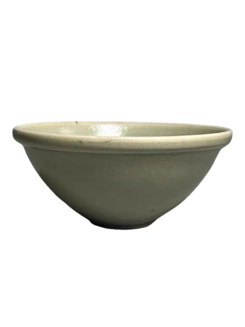 Song Dynasty Linru Kiln Celadon Straw Hat Tea Bowl: Song Dynasty Linru Kiln Celadon Straw Hat Tea BowlDimensionsMouth Diameter: approx. 12 cm (4.72 inches), Overall Height: approx. 5.3 cm (2.09 inches)I. Kiln & Period Craft Authentication AnalysisThis 
