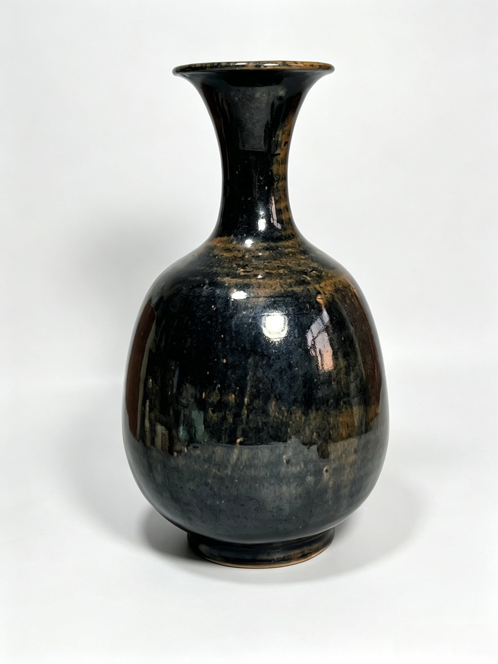 Cizhou Kiln Black Glaze Yuhuchun Vase (1 of 9)