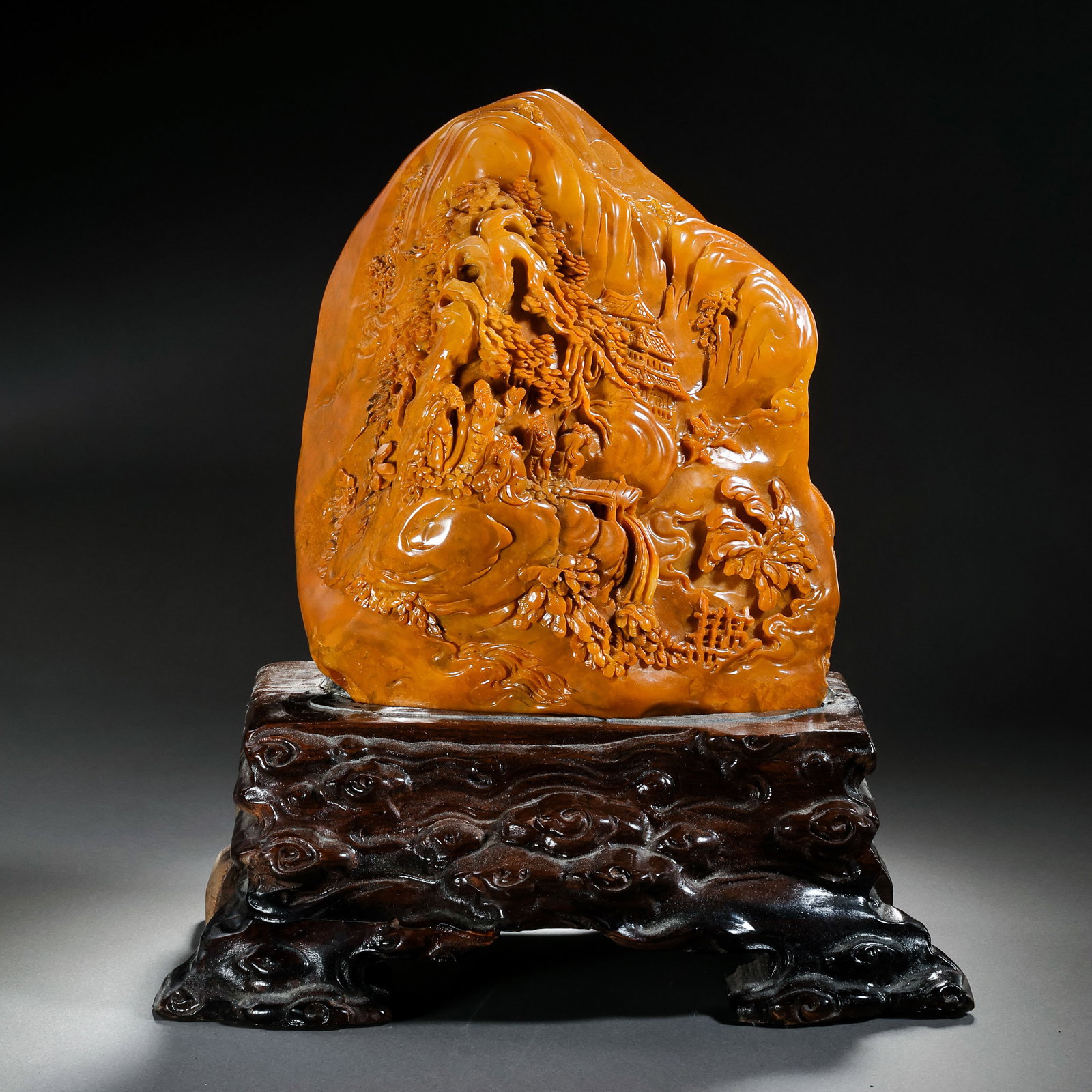 Chinese Qing Dynasty Tianhuang stone carving in the shape of a mountain: H . 17.5 cm . H . 24.5 cm . L . 14.5 cm . Weight 4249 gram .