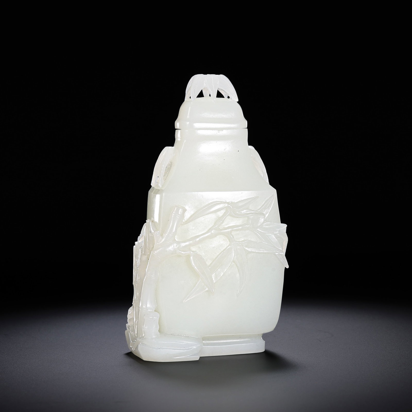 Chinese Qing Dynasty Hetian white jade bamboo-patterned covered bottle: H . 11.2 cm . L . 6 cm . Weight 290 gram .