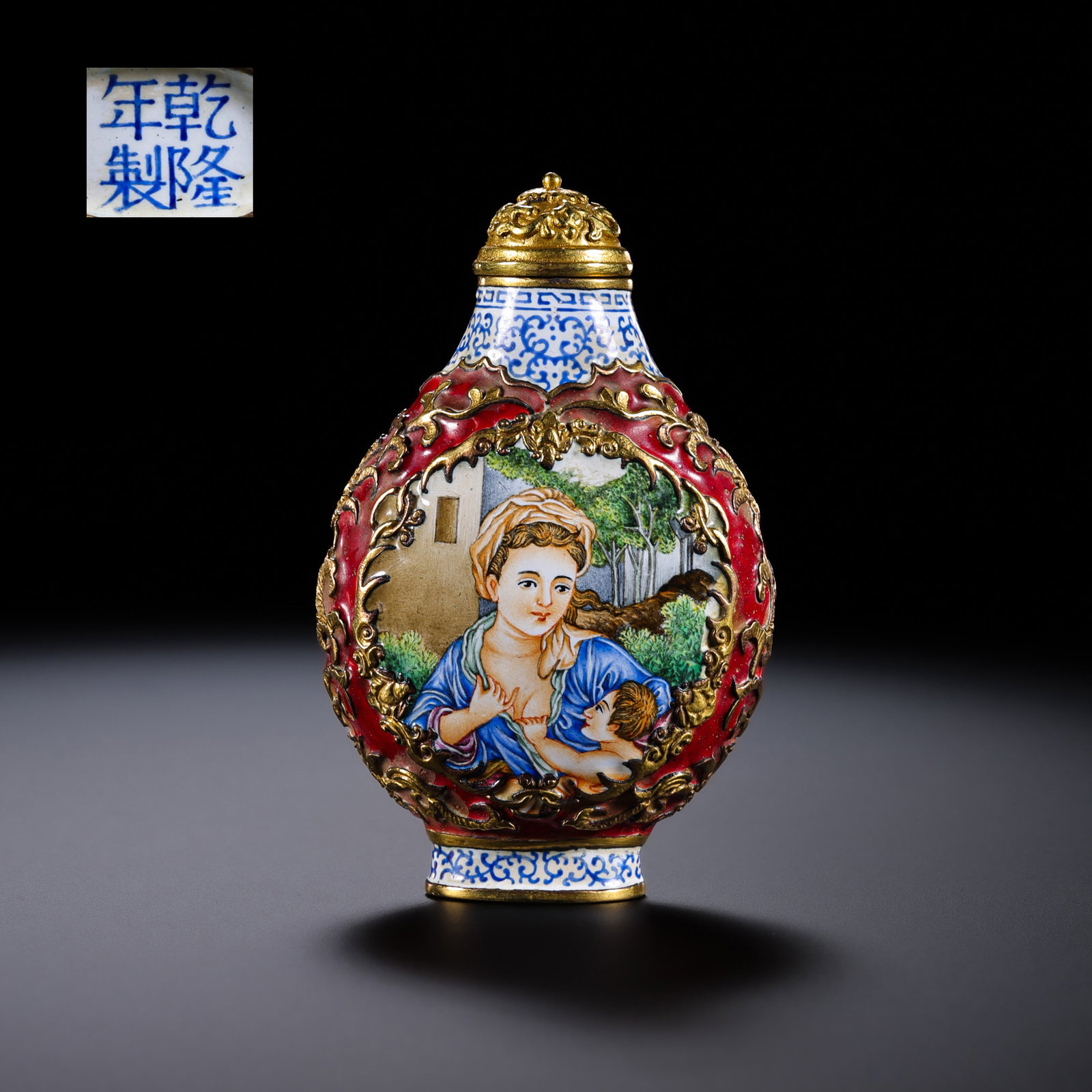 Chinese Qing Dynasty Qianlong Period Enamel Snuff Bottle with Western Figures and Story Design: H . 6 cm . L . 3.7 cm . Weight 44 gram .