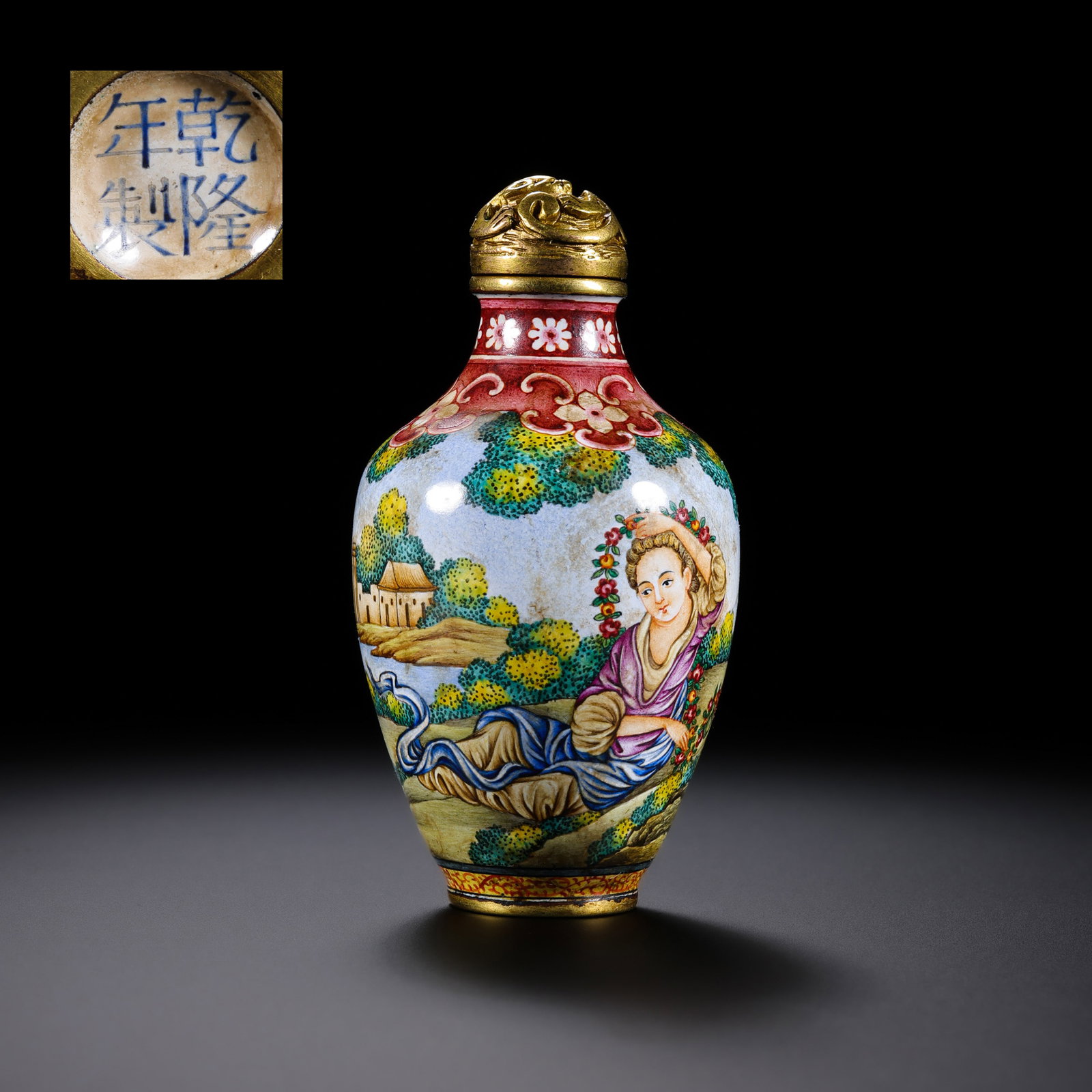 Chinese enamel snuff bottle with Western figures design from the Qianlong period of the Qing Dynasty (1 of 9)