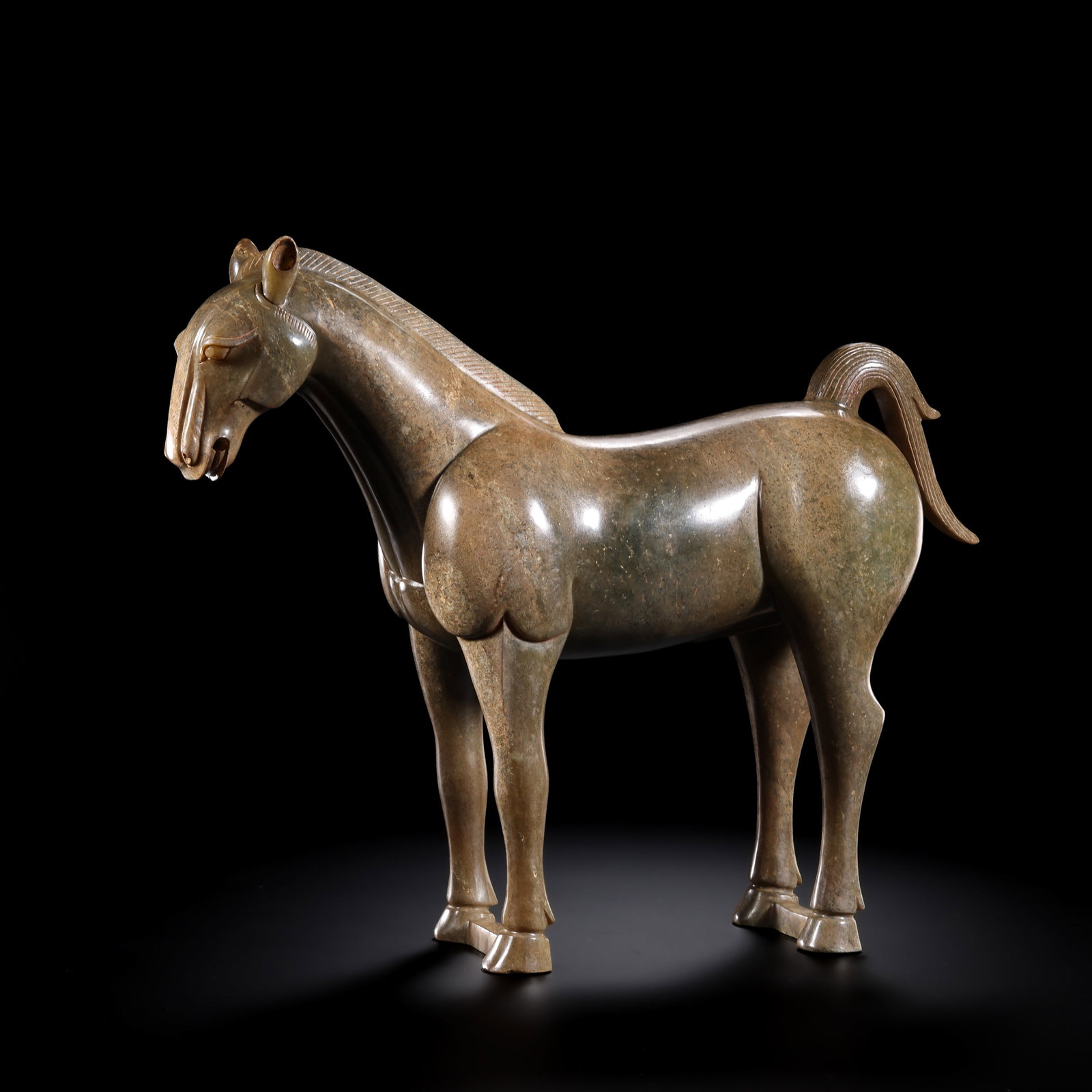 Jade Horse from the Han Dynasty in China: H . 25.5 cm . L . 31.5 cm . Weight 4282 gram .