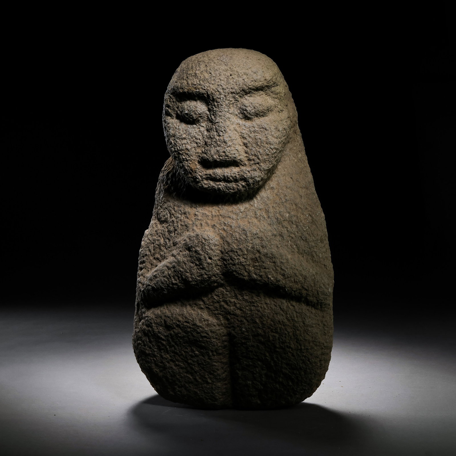 Stone figures from the Hongshan Culture period in China: H . 31.5 cm . L . 18 cm .