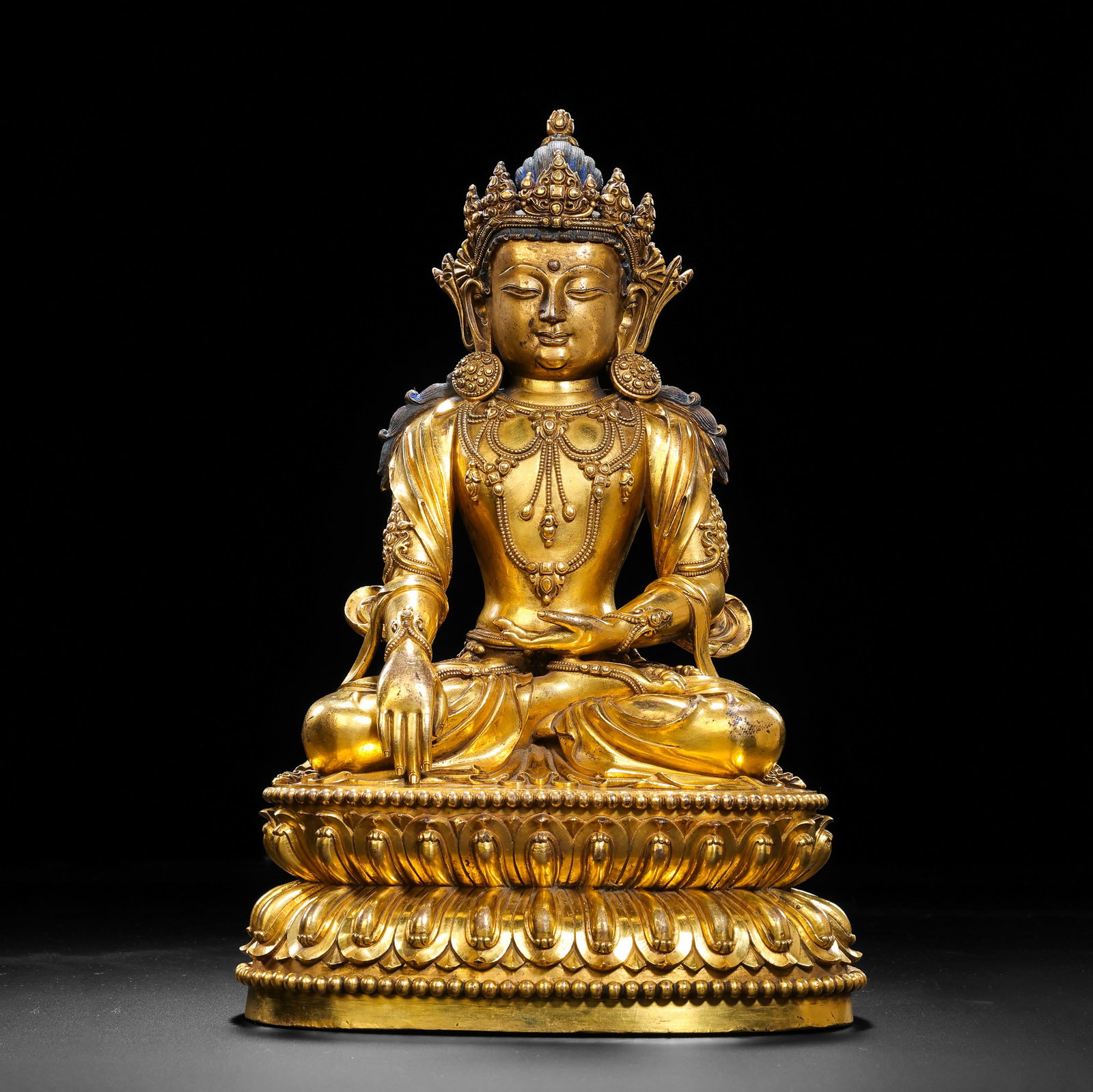 Chinese Ming Dynasty Gilt Bronze Seated Buddha Statue: H . 26 cm . L . 16 cm . Weight 2861 gram .