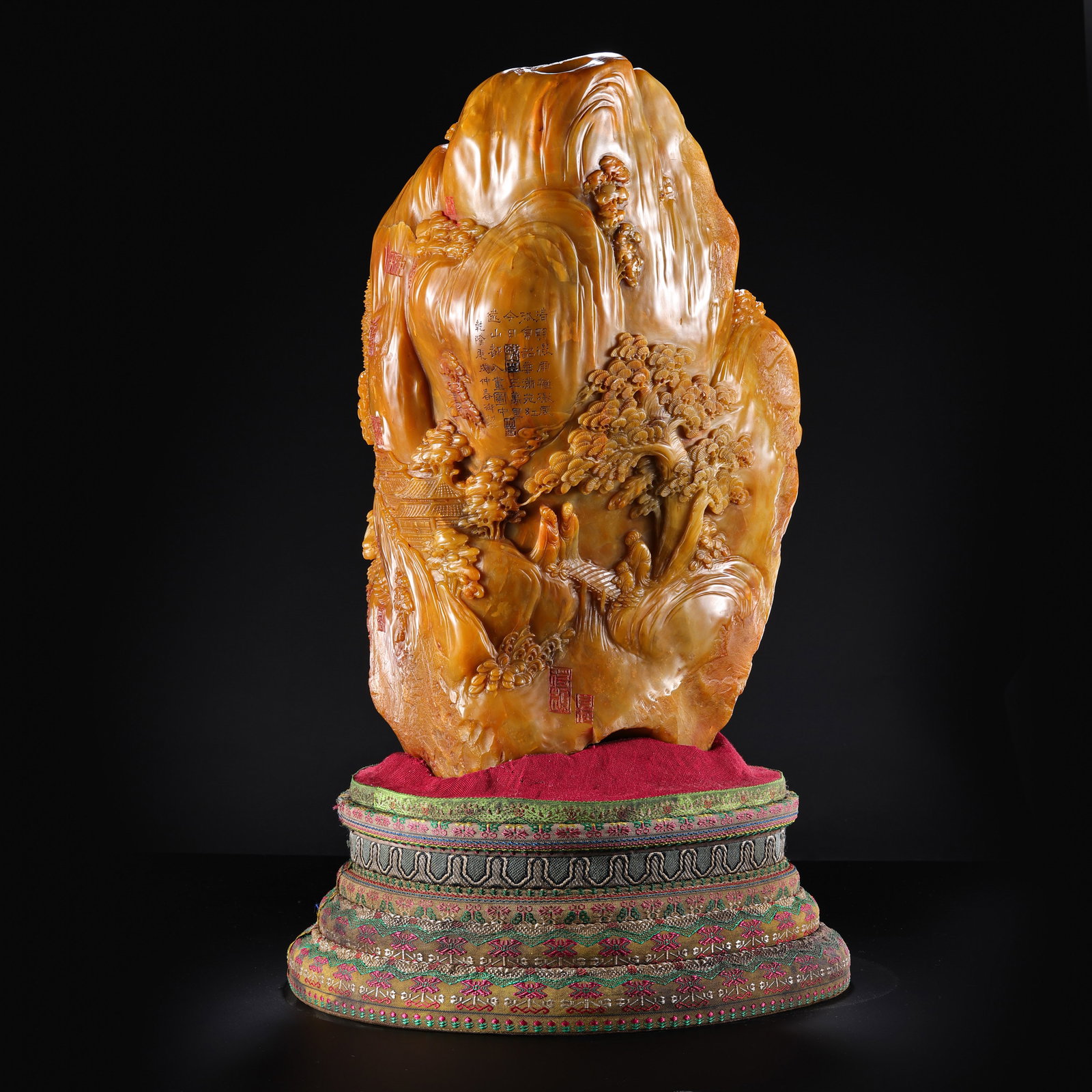 Finely carved Tianhuang stone mountain-shaped ornament from the Qianlong period of the Qing Dynasty,: H . 43 cm . L . 23 cm . Weight 17173 gram .