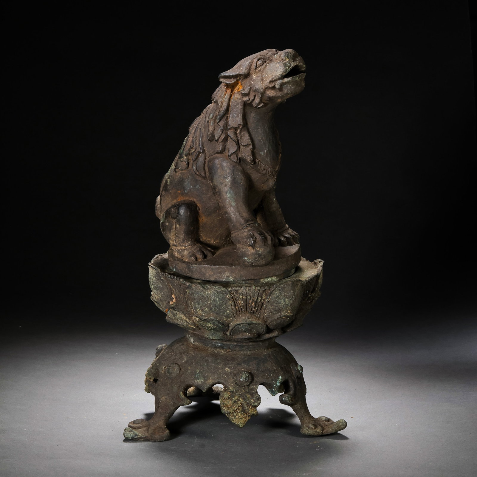 Ancient Chinese bronze lion-head incense burner: H . 29 cm . L . 13 cm . Weight 3828 gram .