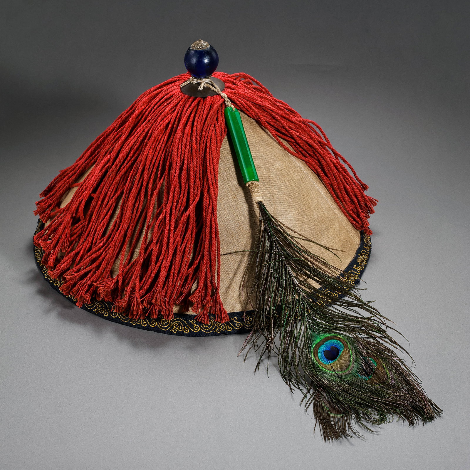 Chinese Qing Dynasty official hat: Diam . 30 cm . H . 22 cm .