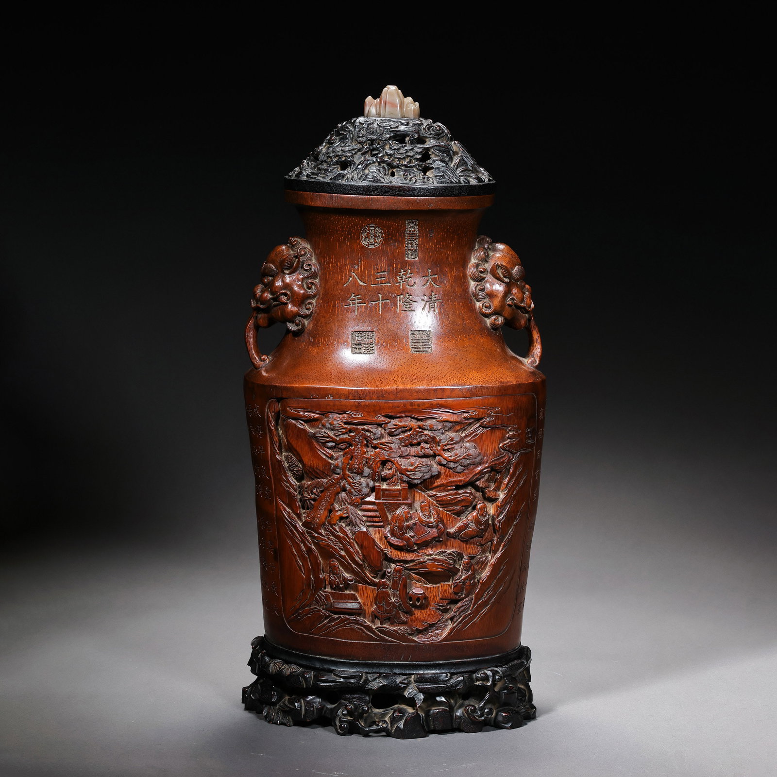 Chinese wooden covered bottle from the Qianlong period of the Qing Dynasty: H . 44 cm . L . 22 cm . Weight 2678 gram .