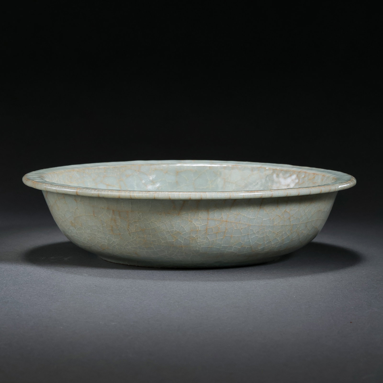 Chinese Song Dynasty Celadon Fold-Rim Plate: H . 4 cm . Diam . 15.6 cm .