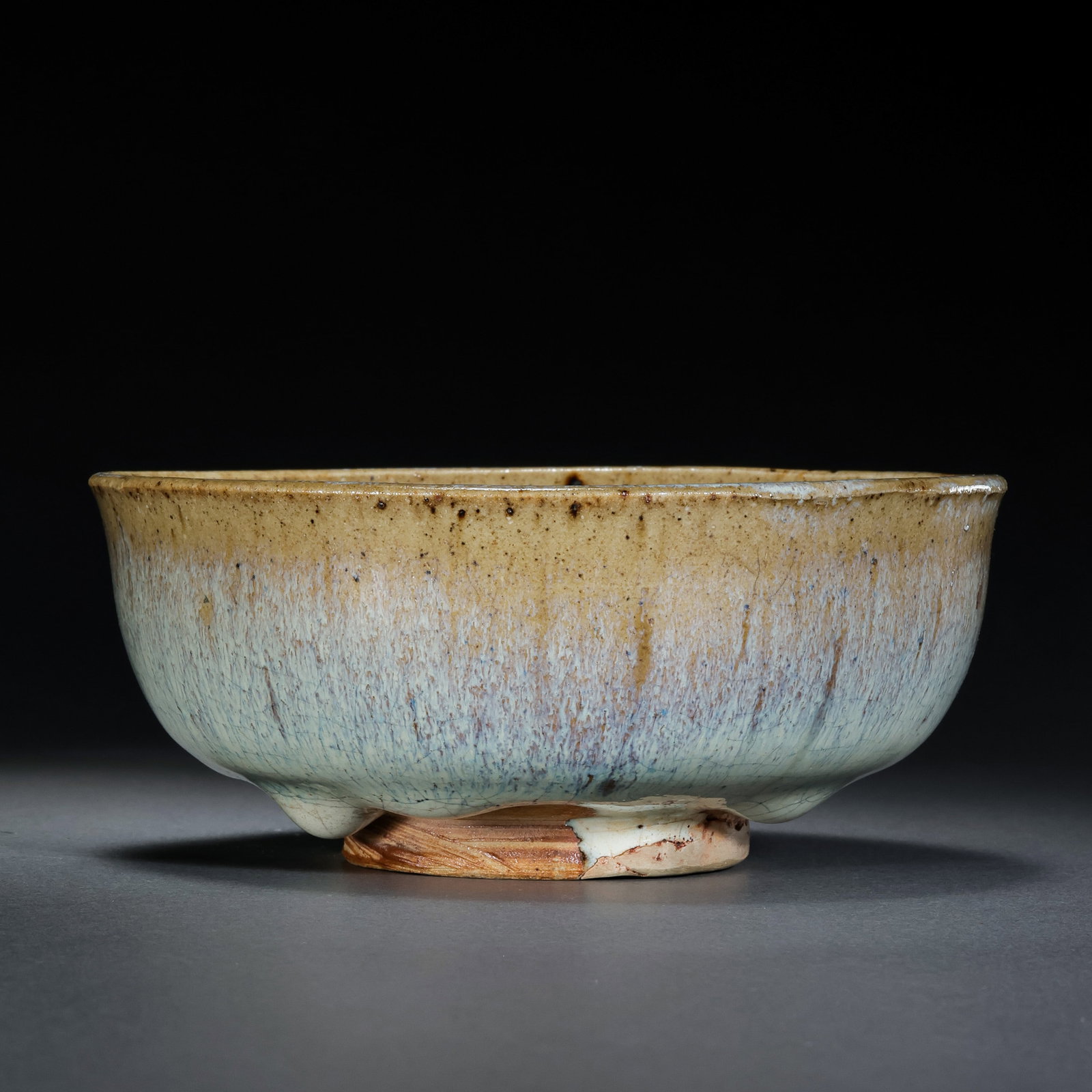 Chinese Jin Dynasty Jun ware sky-blue glazed Luohan bowl: H . 4.7 cm . Diam . 11.3 cm .