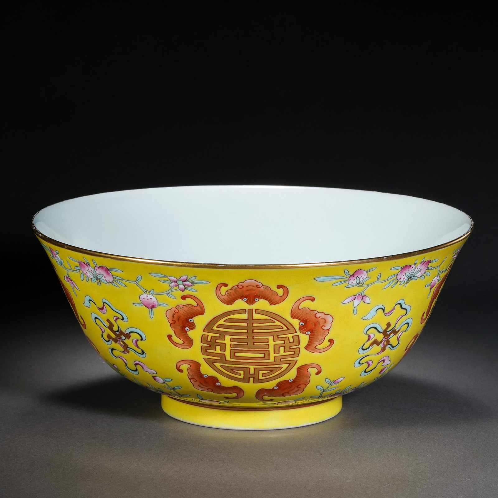 Yellow-glazed famille rose bowl from the Guangxu period of the Qing Dynasty, China: H . 9.5 cm . Diam . 21.6 cm .