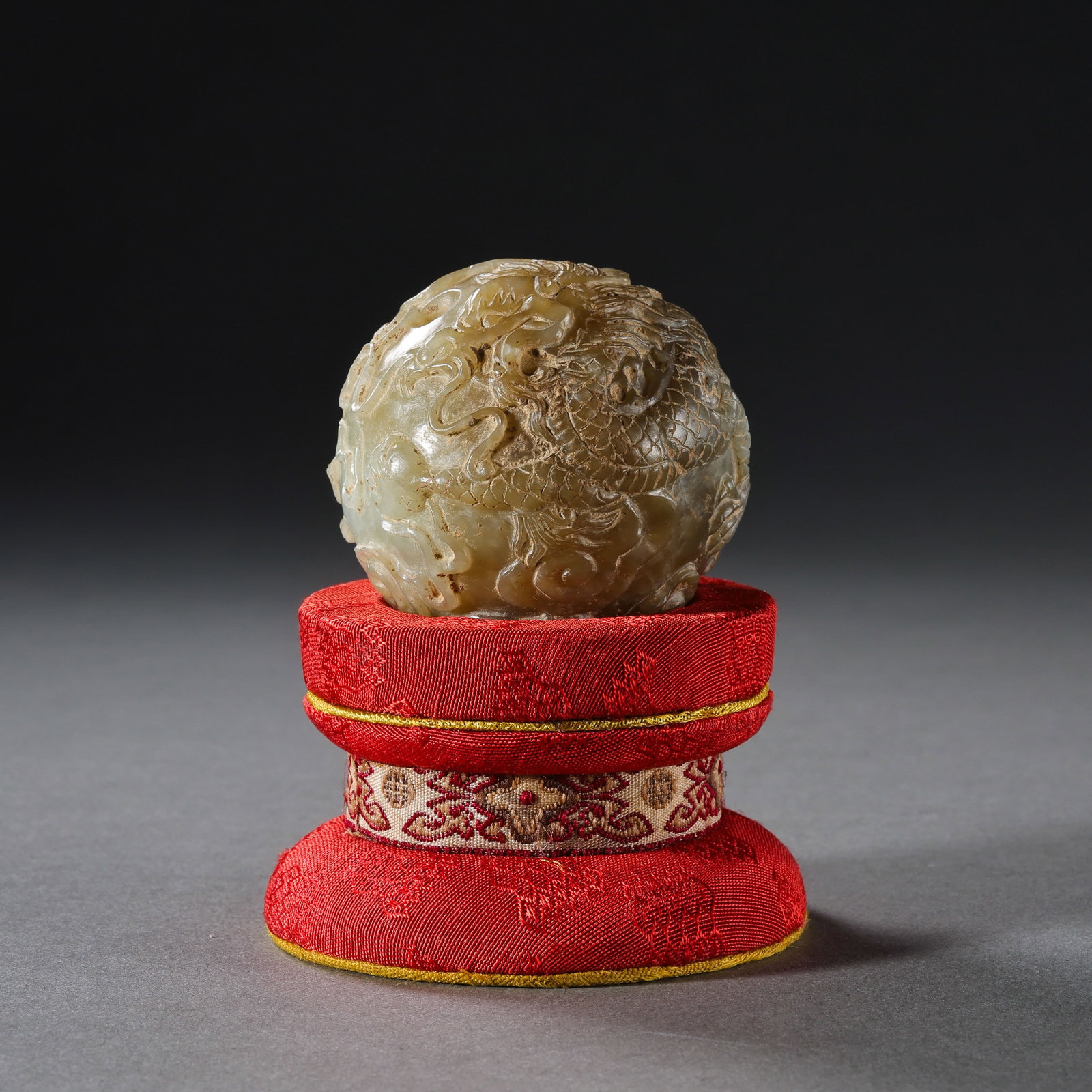 Chinese Qing Dynasty Hetian Jade Dragon Pearl: Diam . 4 cm . Weight 111 gram .
