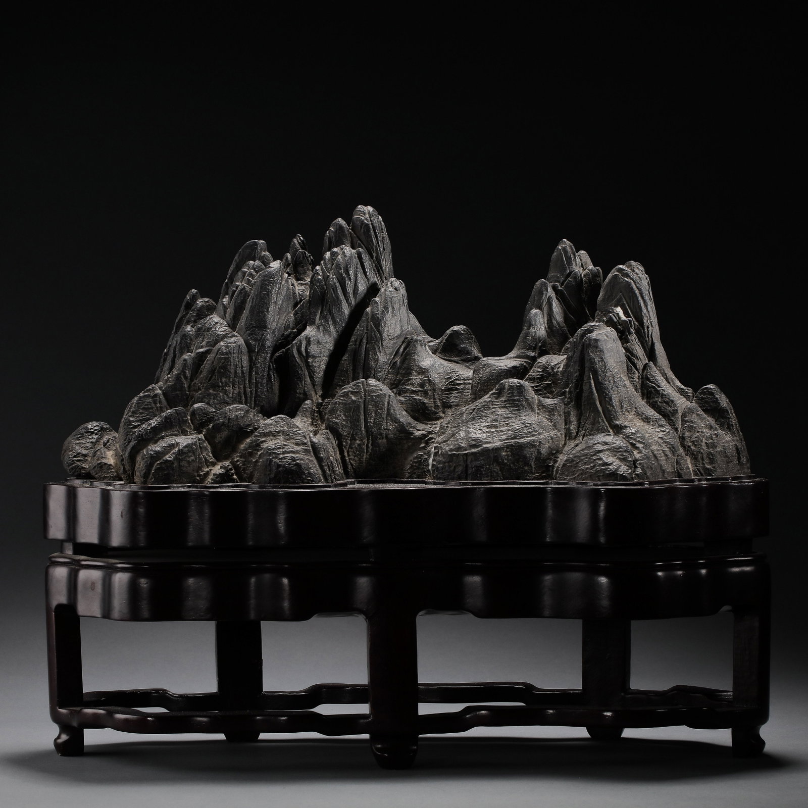 Taihu stone carving ornament from the Qing Dynasty in China: H . 33 cm . L . 42 cm .