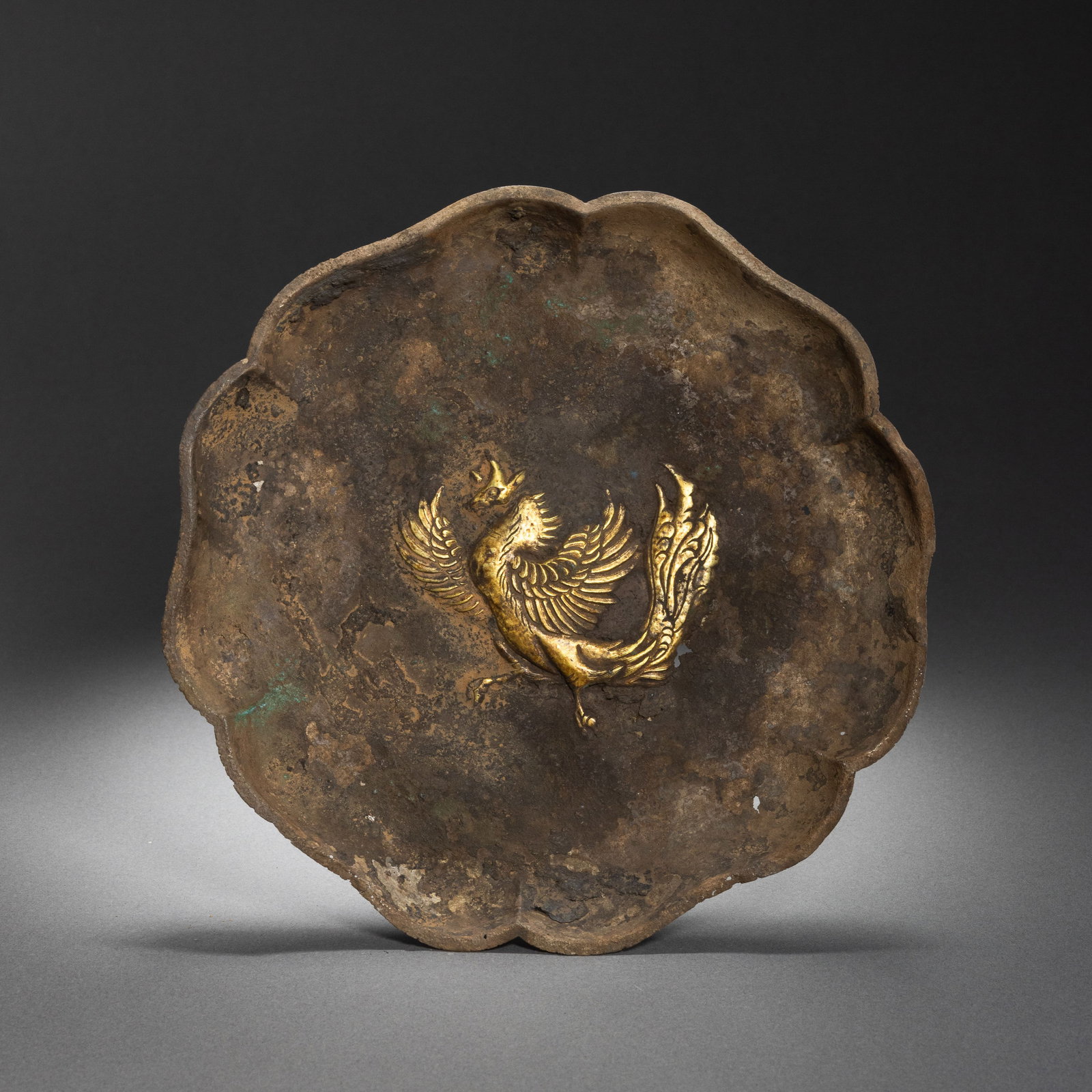 Chinese Tang Dynasty Silver Gilt Phoenix Pattern Flower-Shaped Plate: Diam . 19.3 cm . Weight 131 gram .