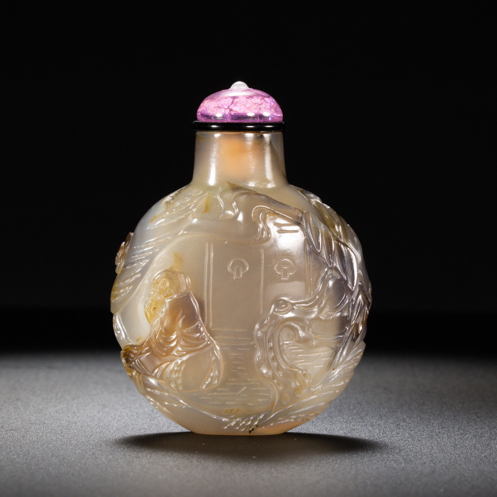 Chinese Qing Dynasty agate snuff bottle: H . 5.5 cm . L . 4 cm . Weight 38 gram .
